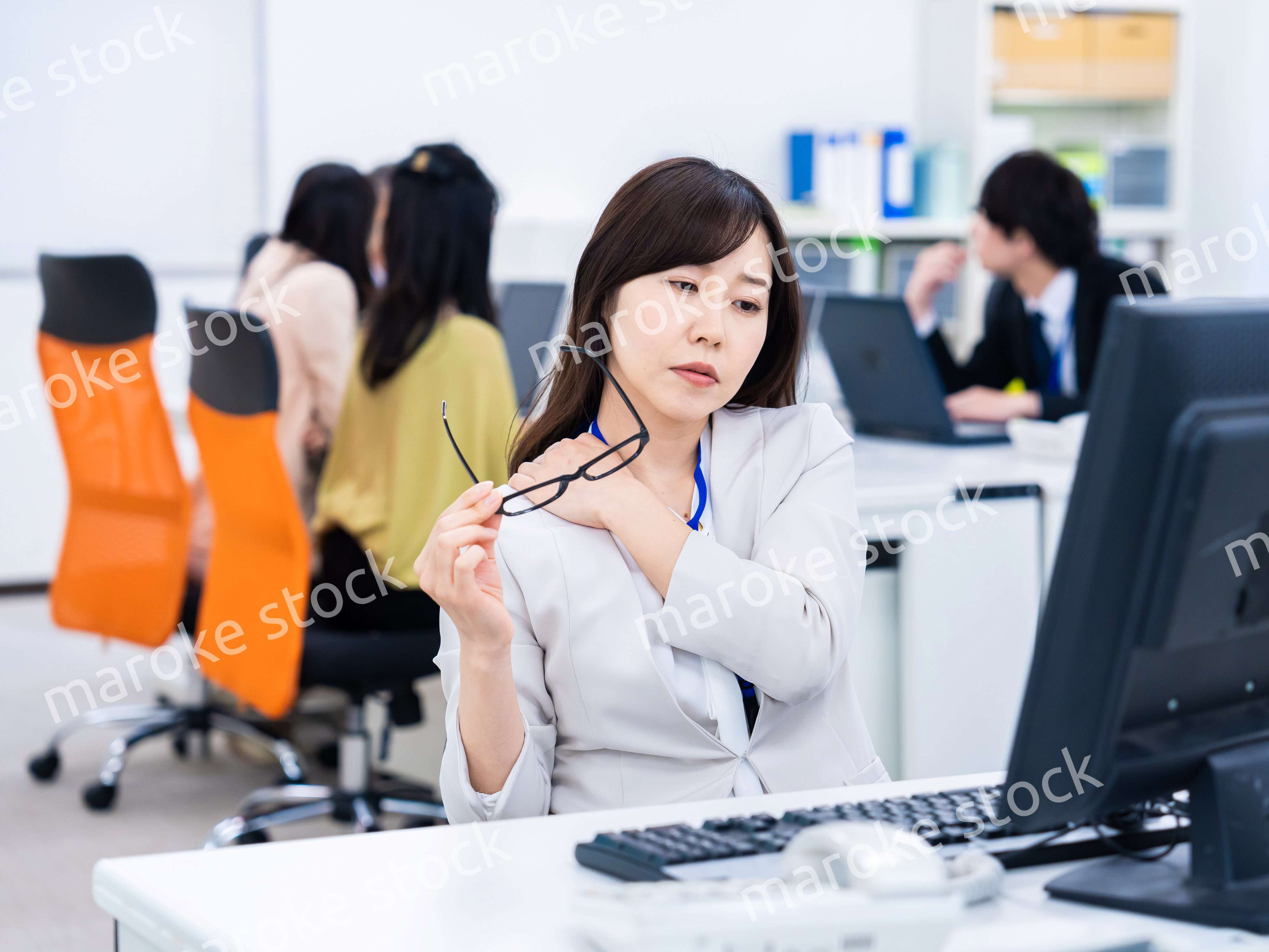 肩こりに苦しむビジネスパーソン