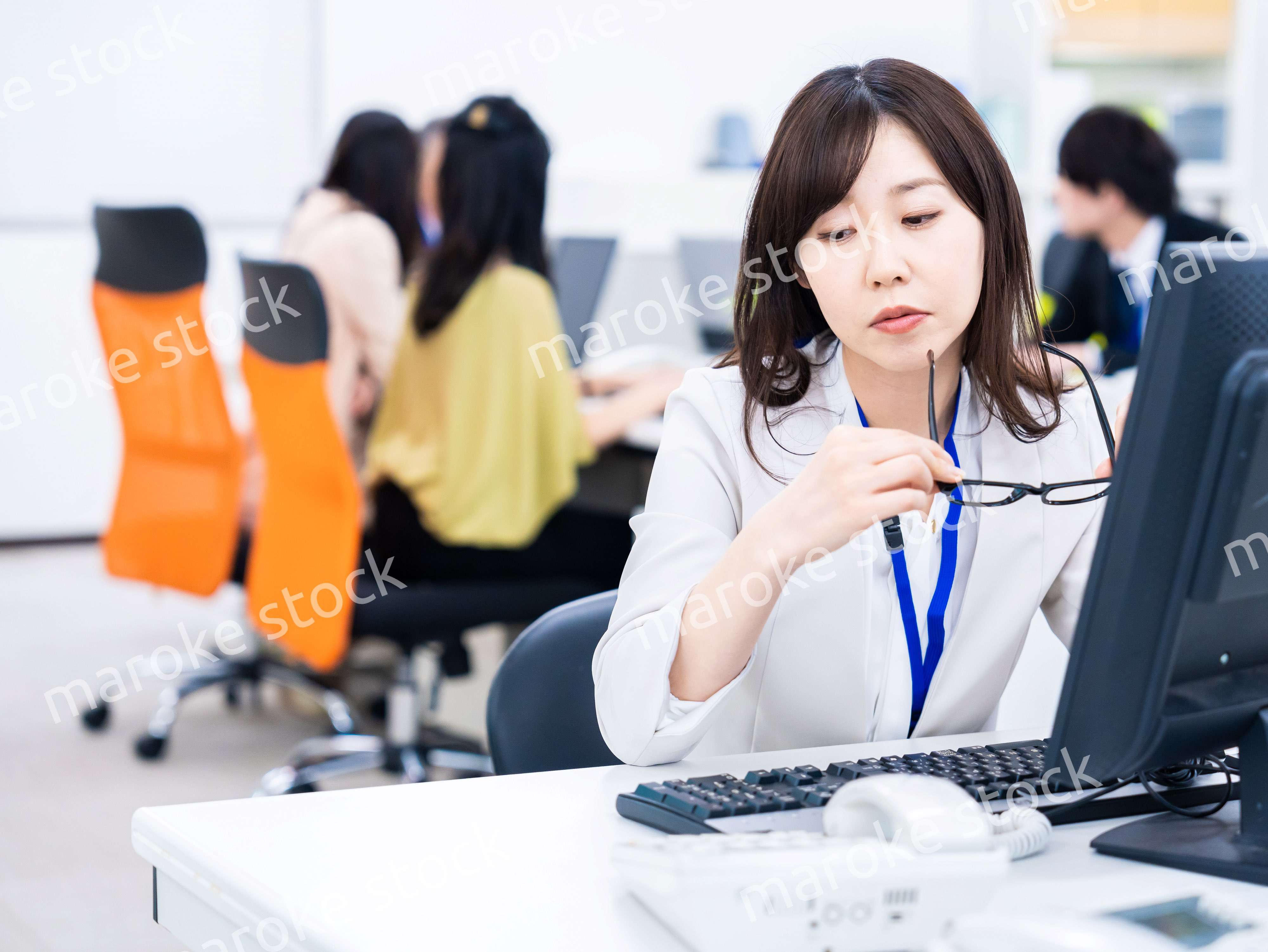 肩こりに苦しむビジネスパーソン