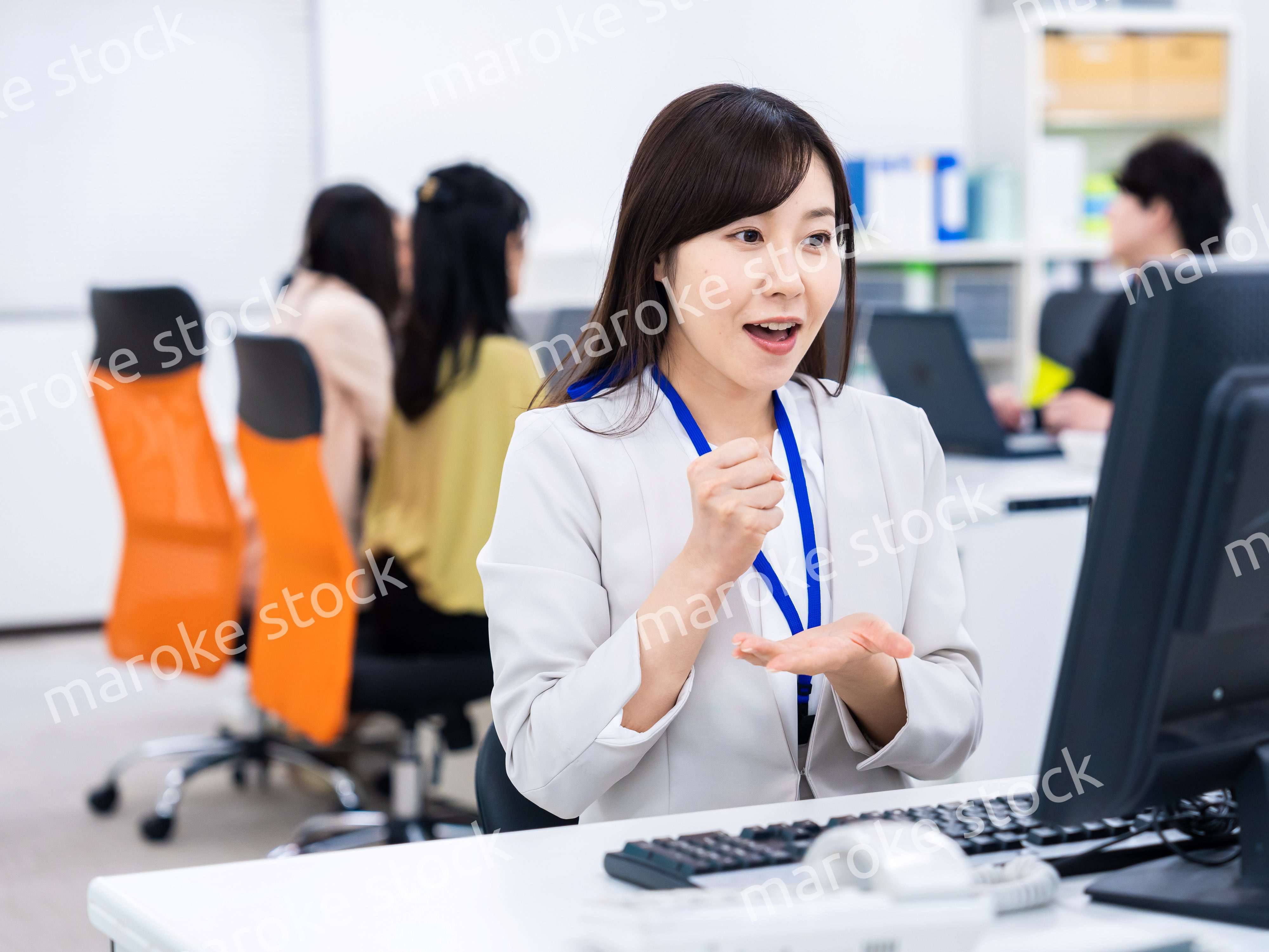 アイデアが思いついたビジネスウーマン