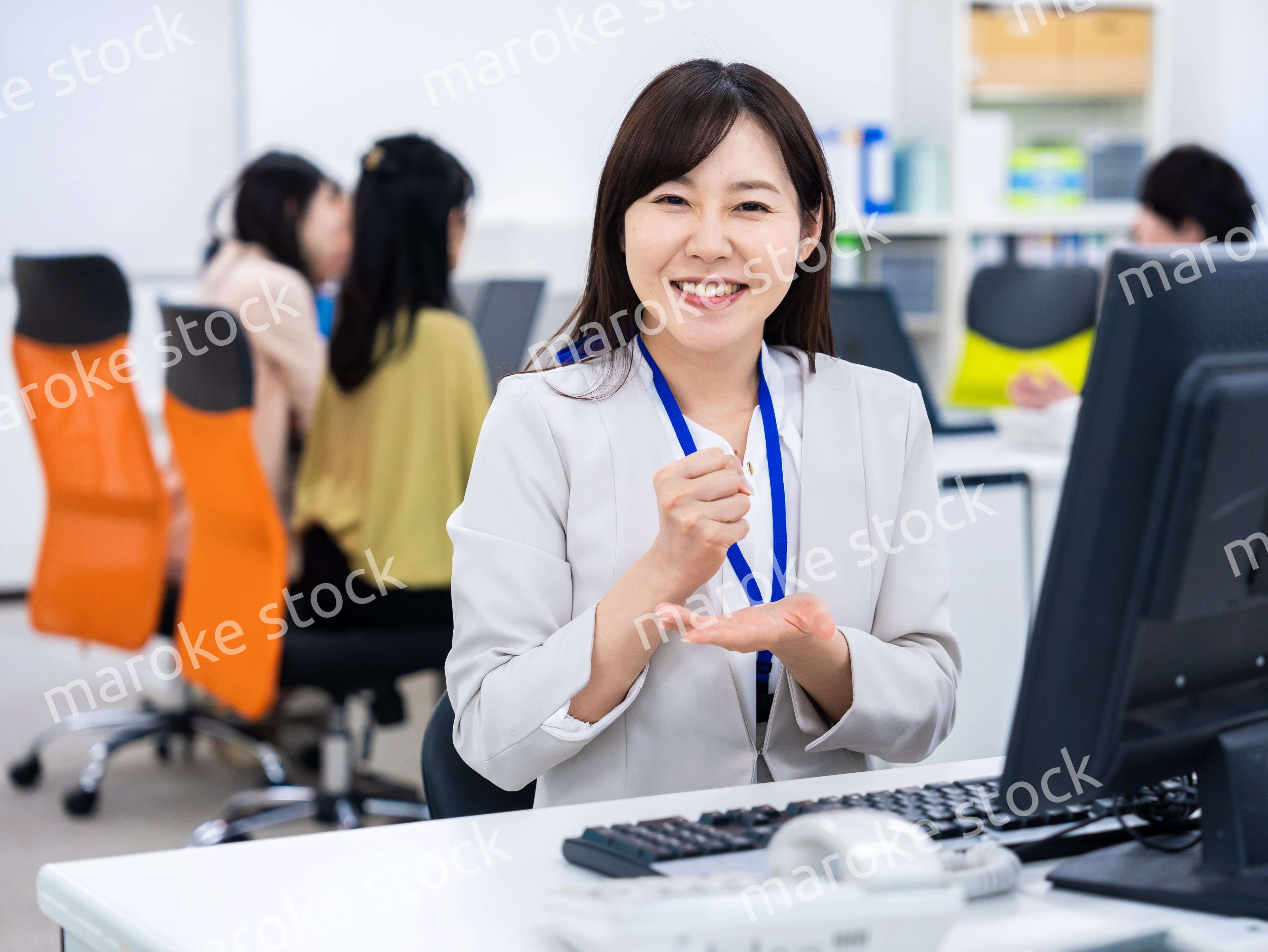 アイデアが思いついたビジネスウーマン