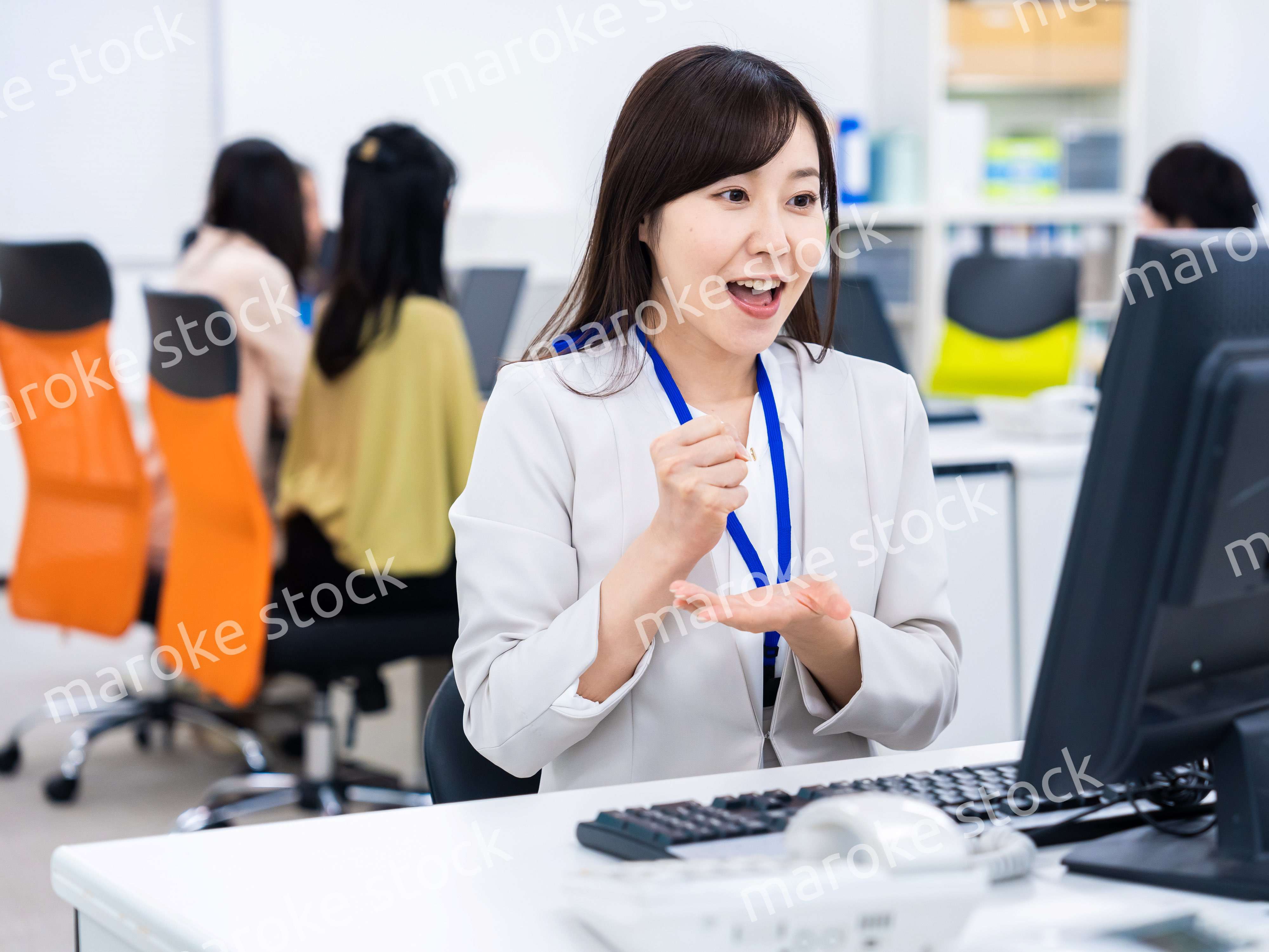 アイデアが思いついたビジネスウーマン