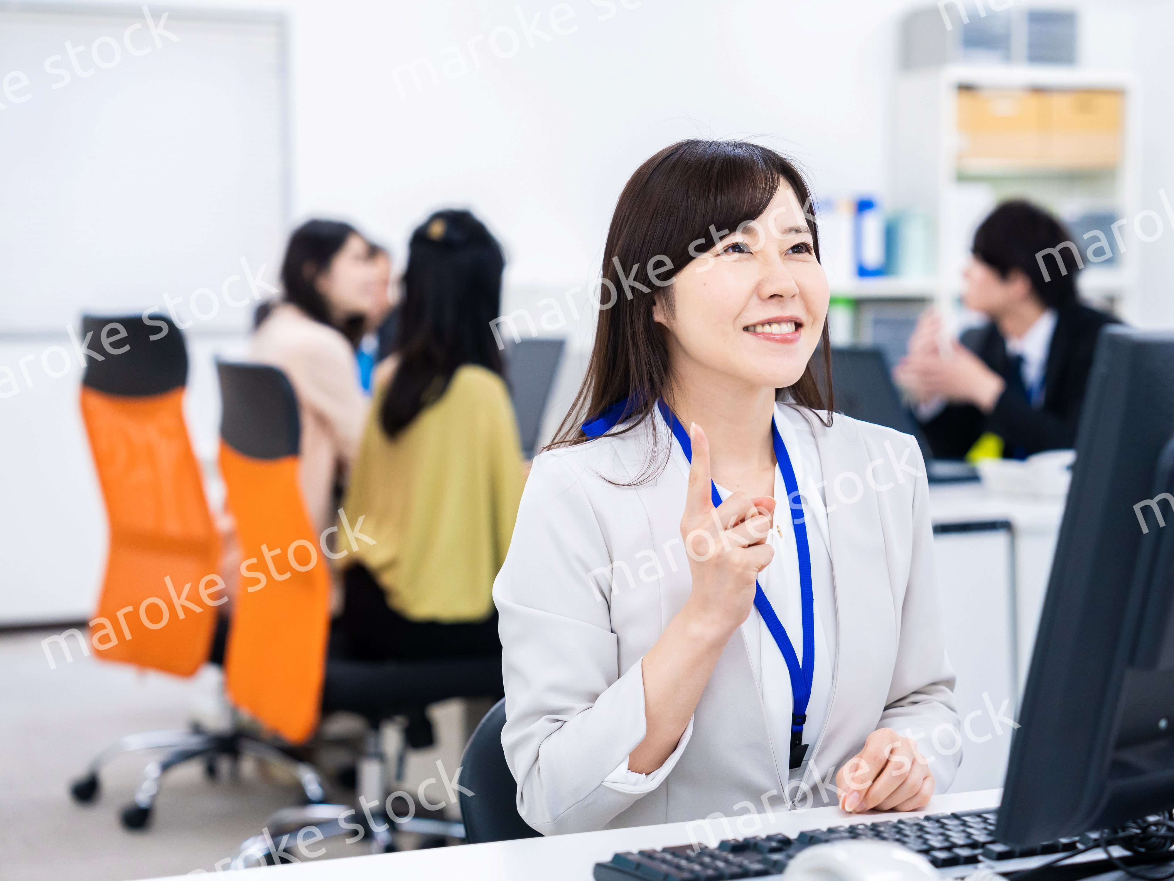 アイデアが思いついたビジネスウーマン