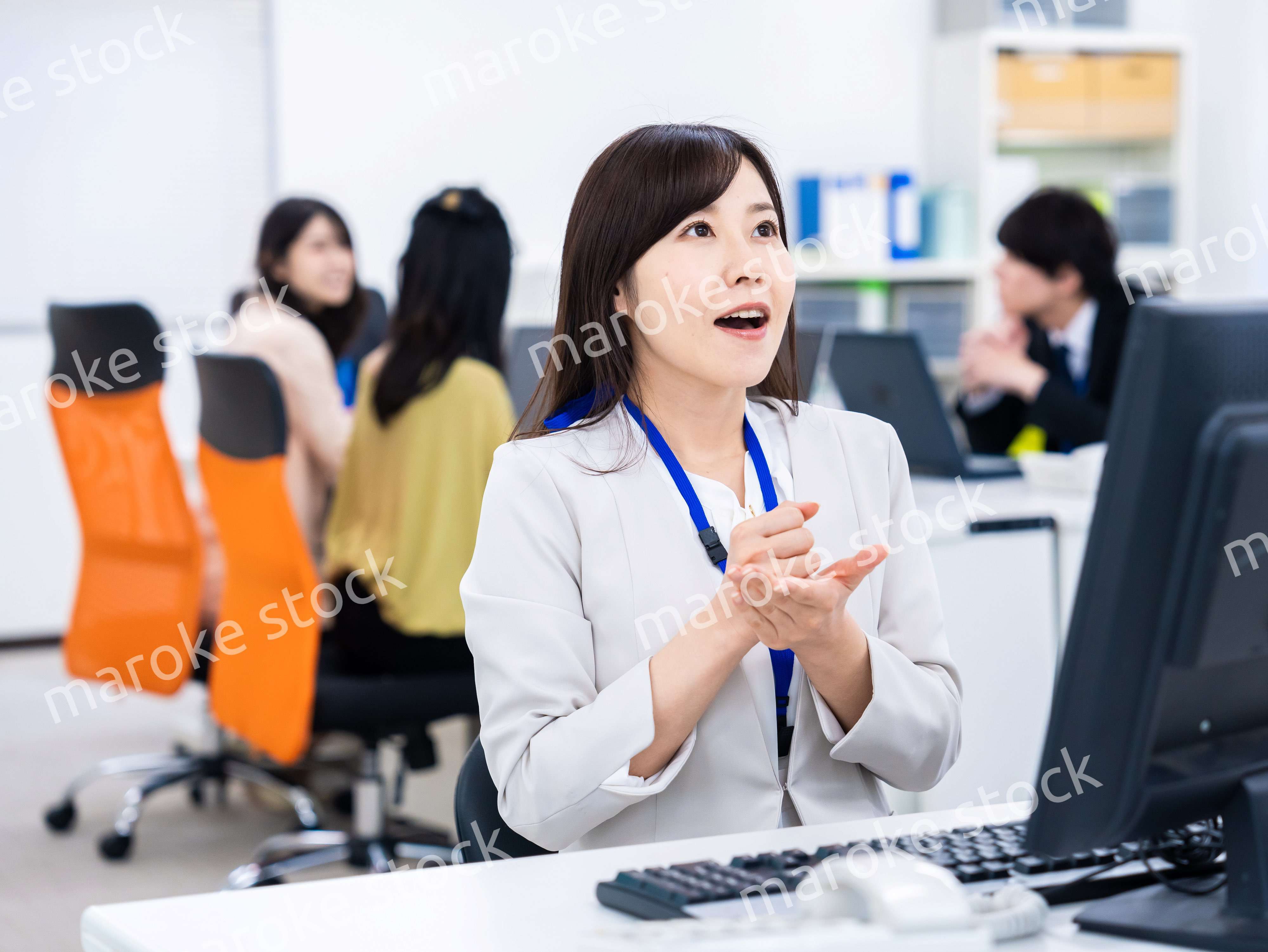 アイデアが思いついたビジネスウーマン