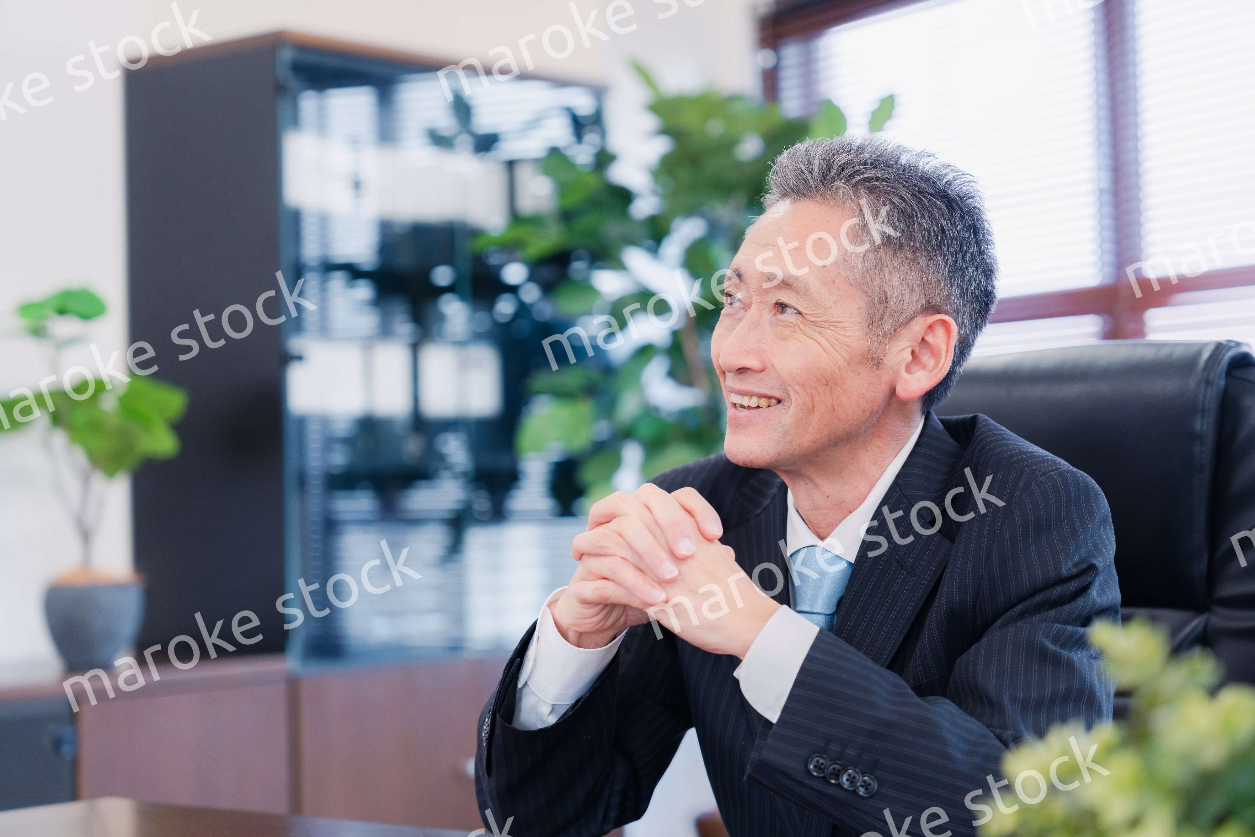 笑顔の会社役員