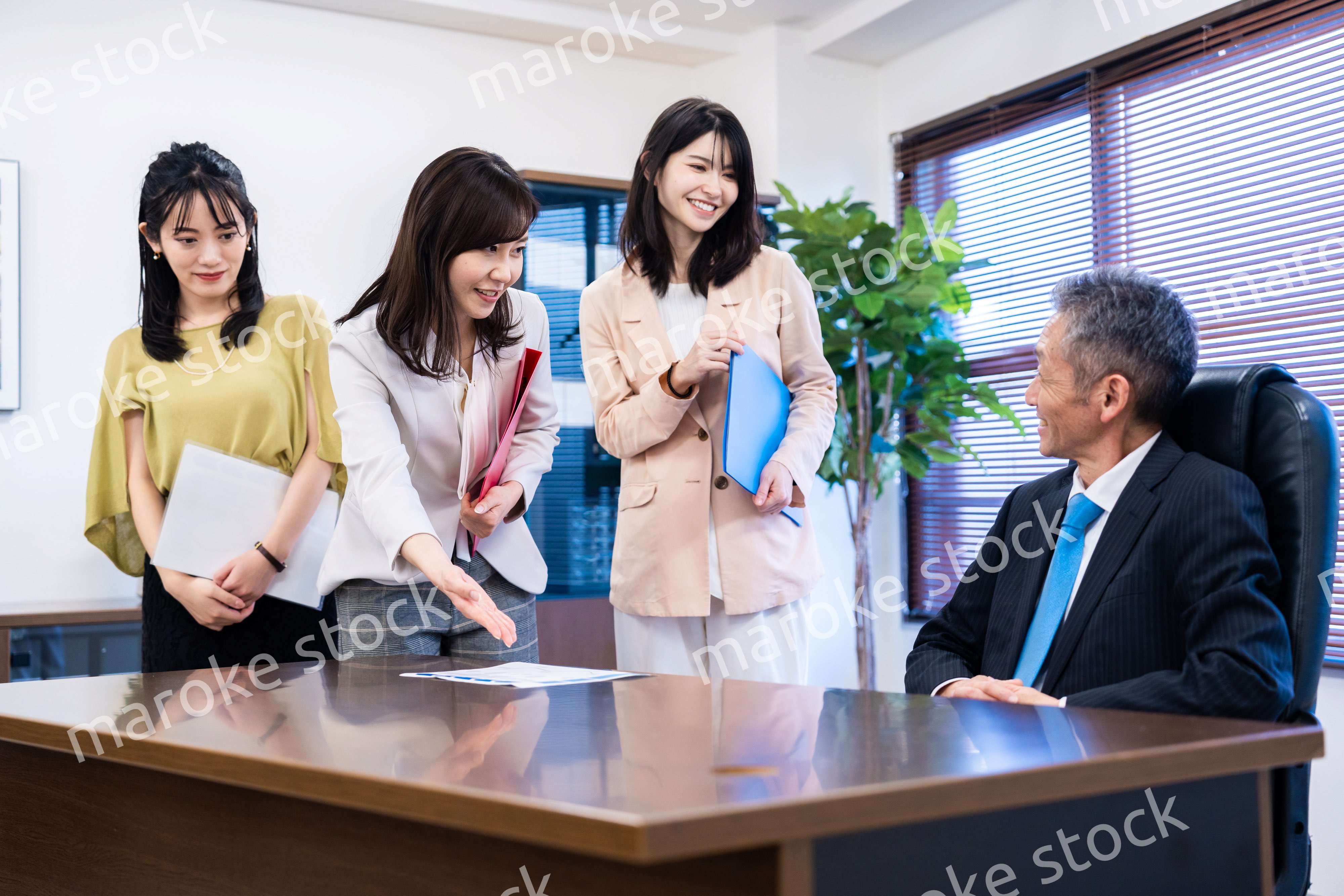 女性社員の意見を聴く役員