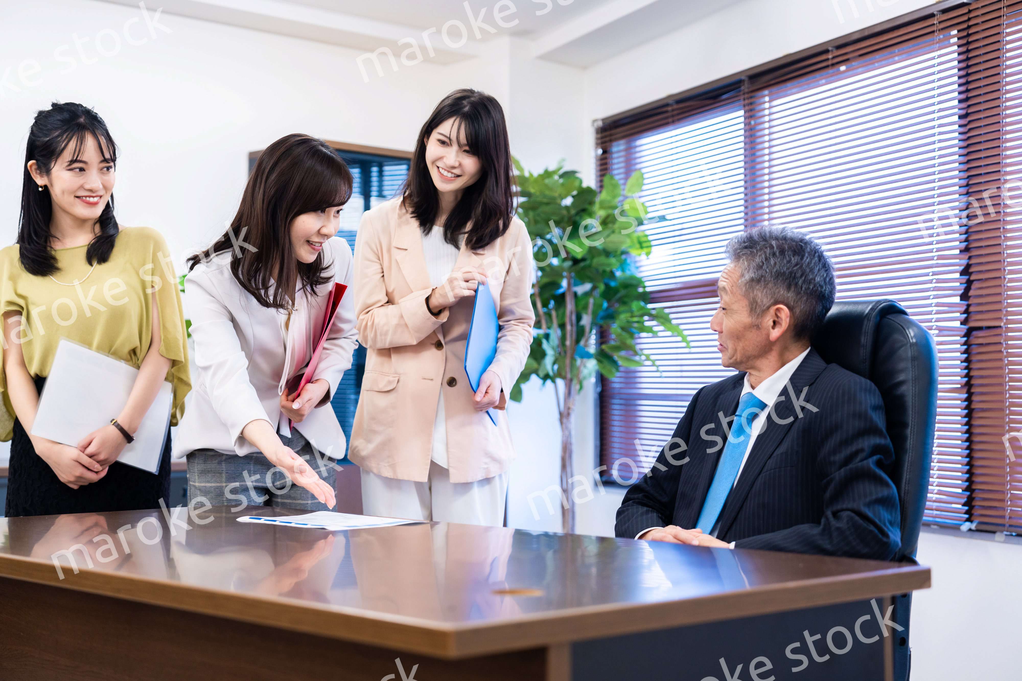 女性社員の意見を聴く役員