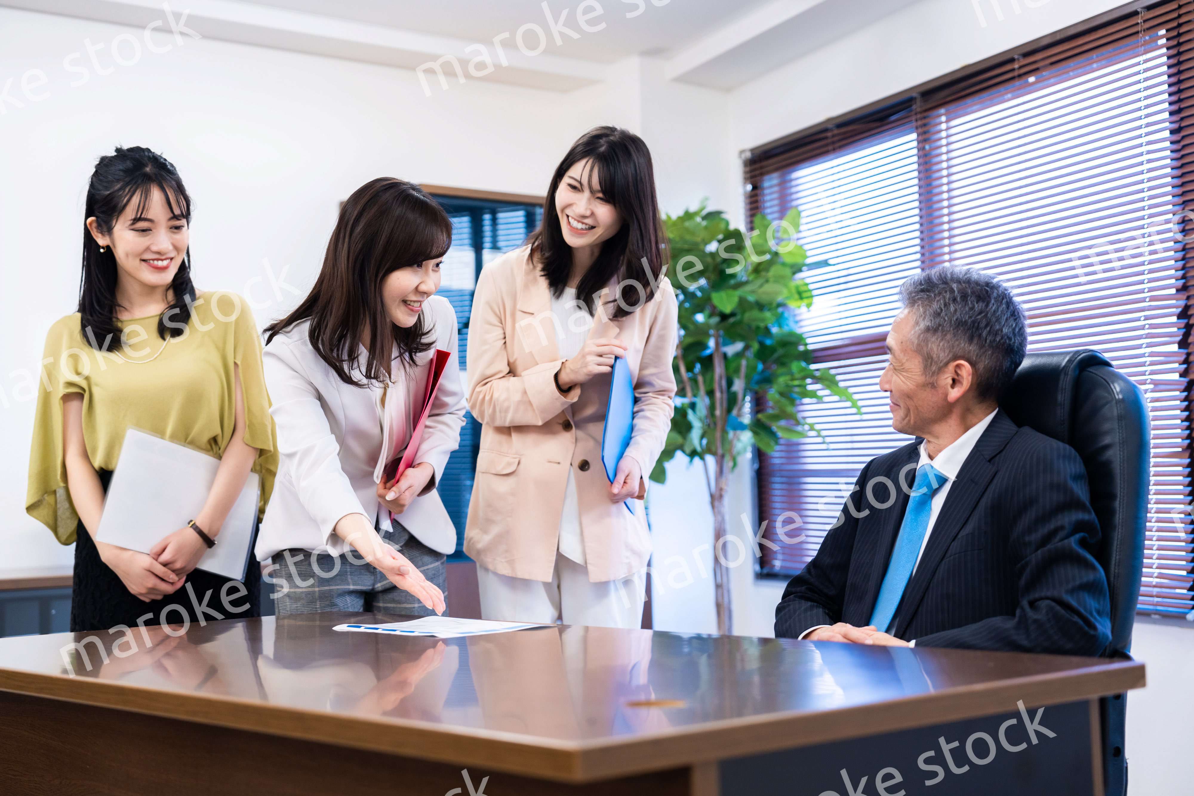 女性社員の意見を聴く役員