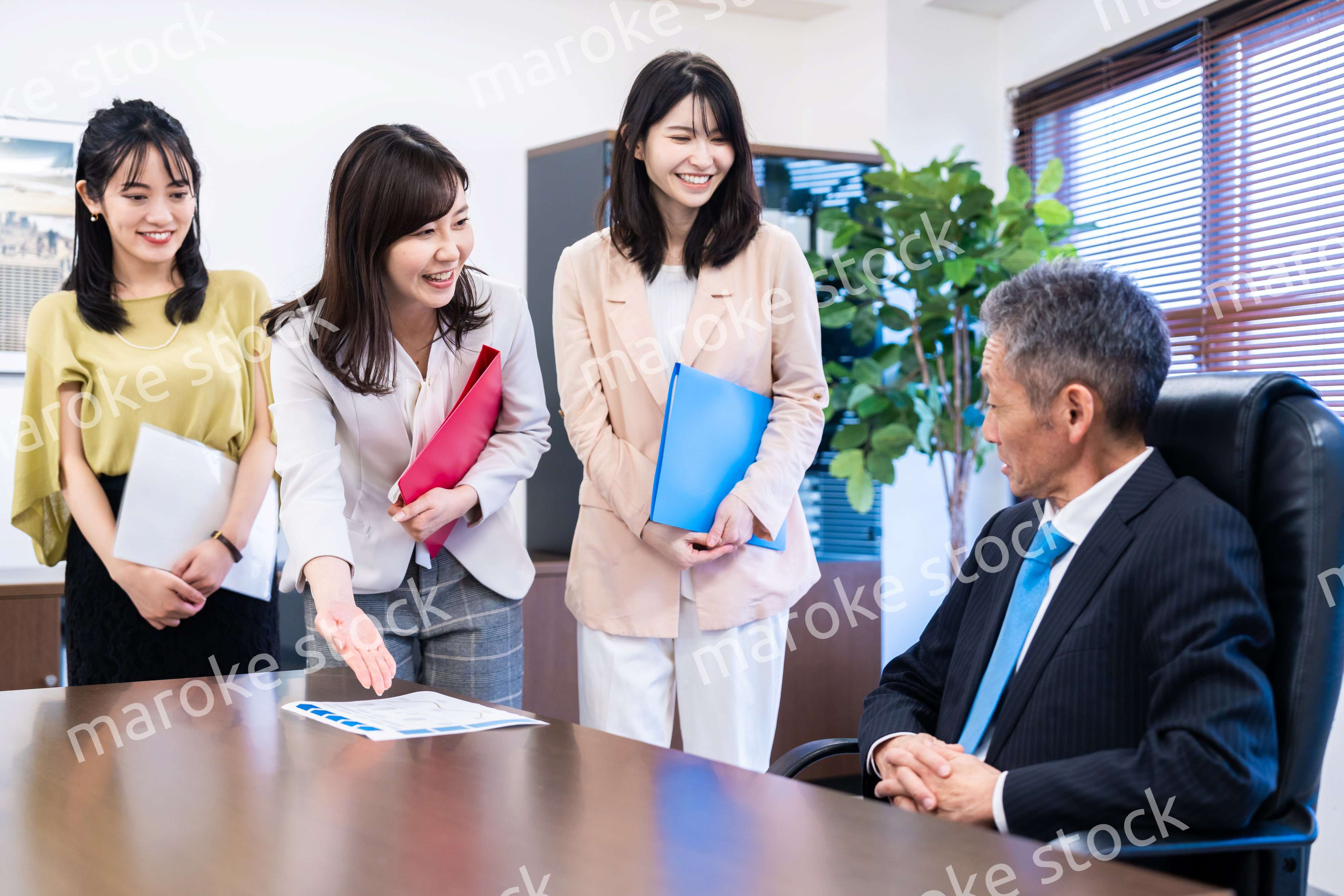 女性社員の意見を聴く役員