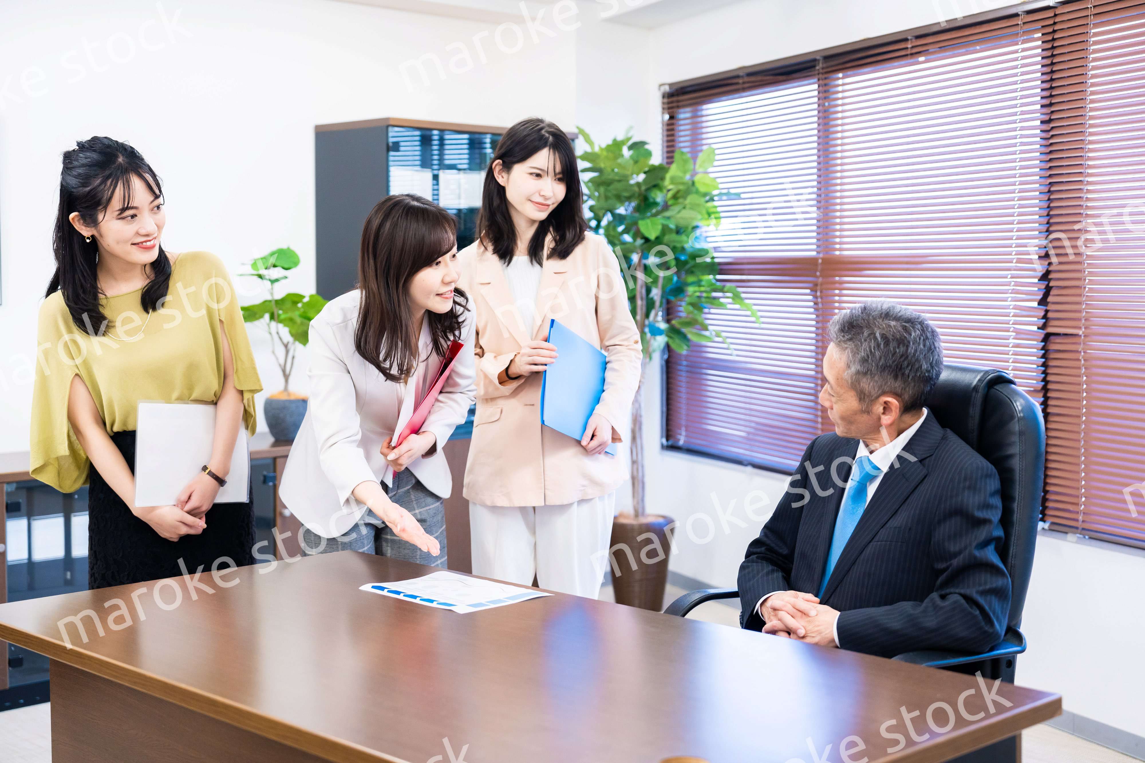 女性社員の意見を聴く役員