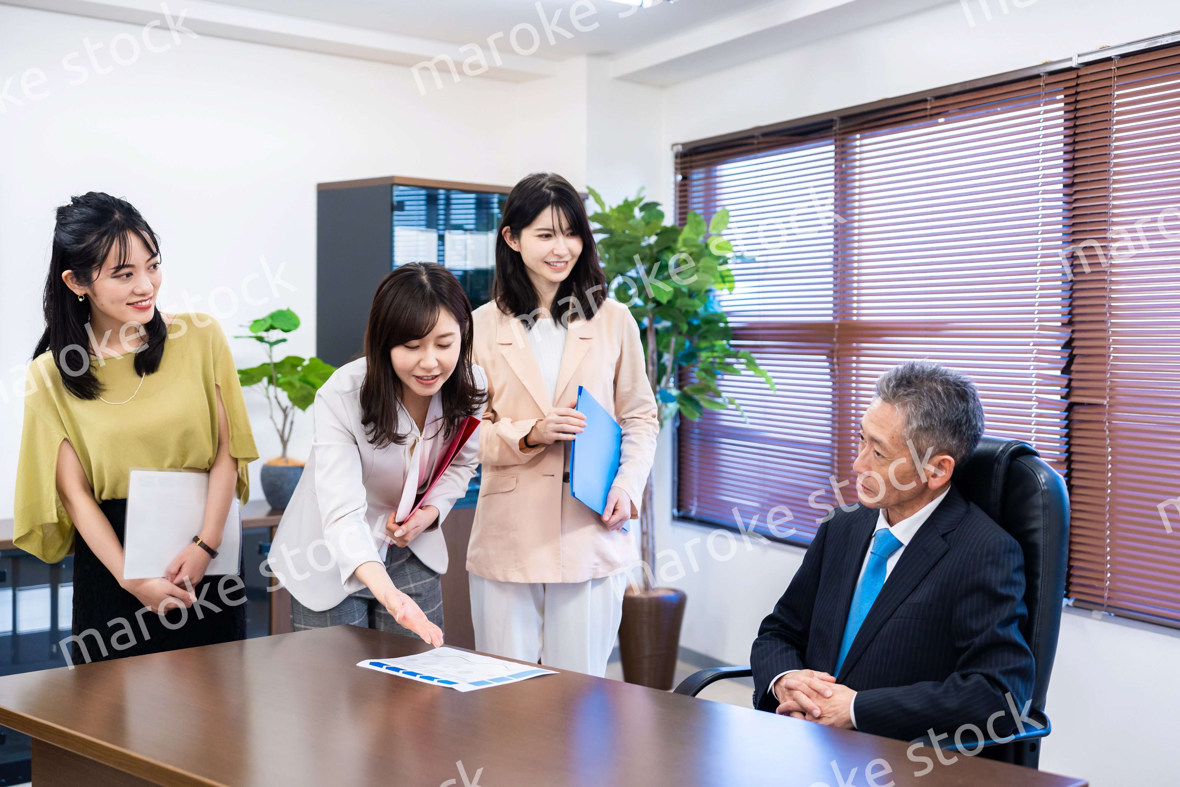 女性社員の意見を聴く役員