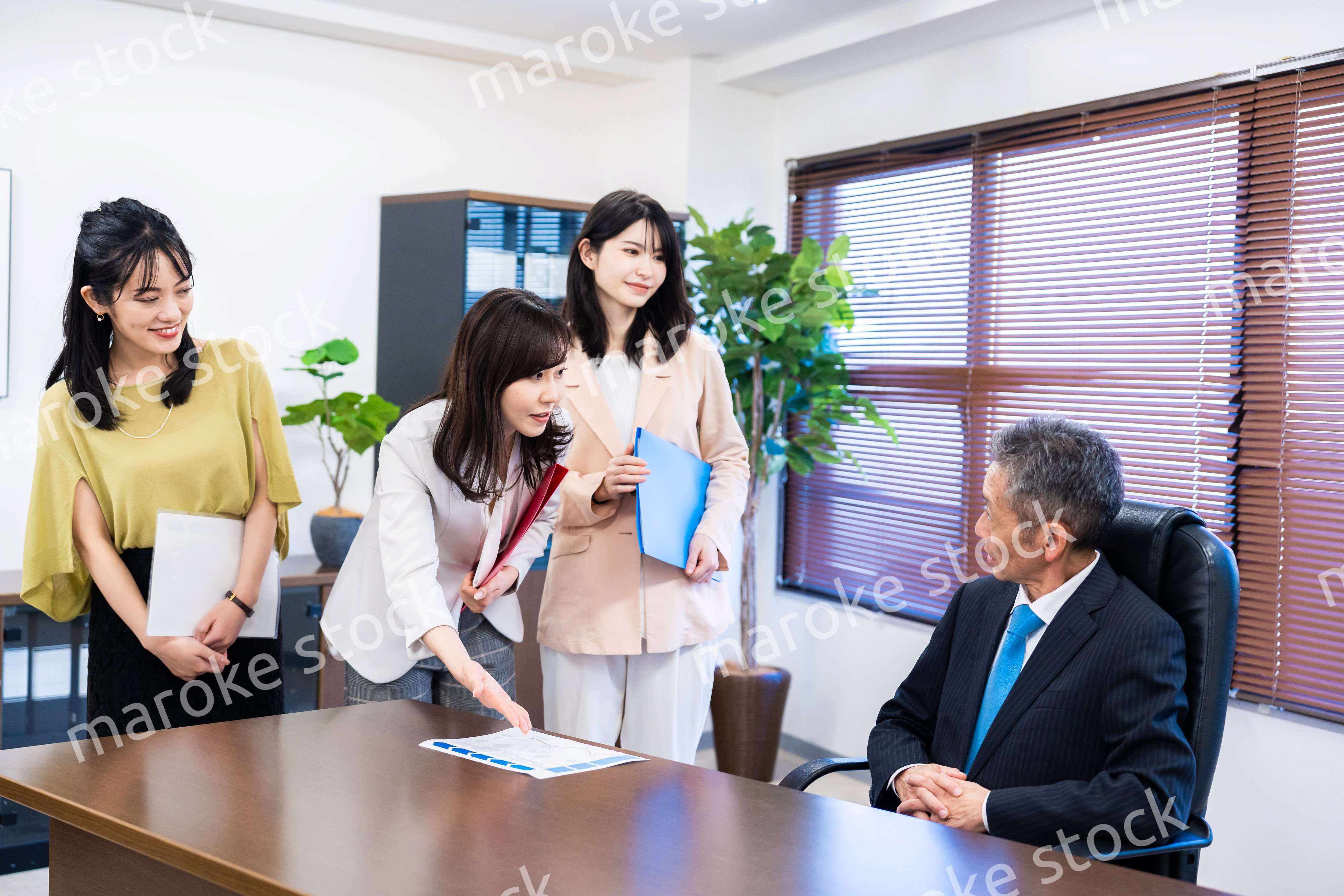 女性社員の意見を聴く役員