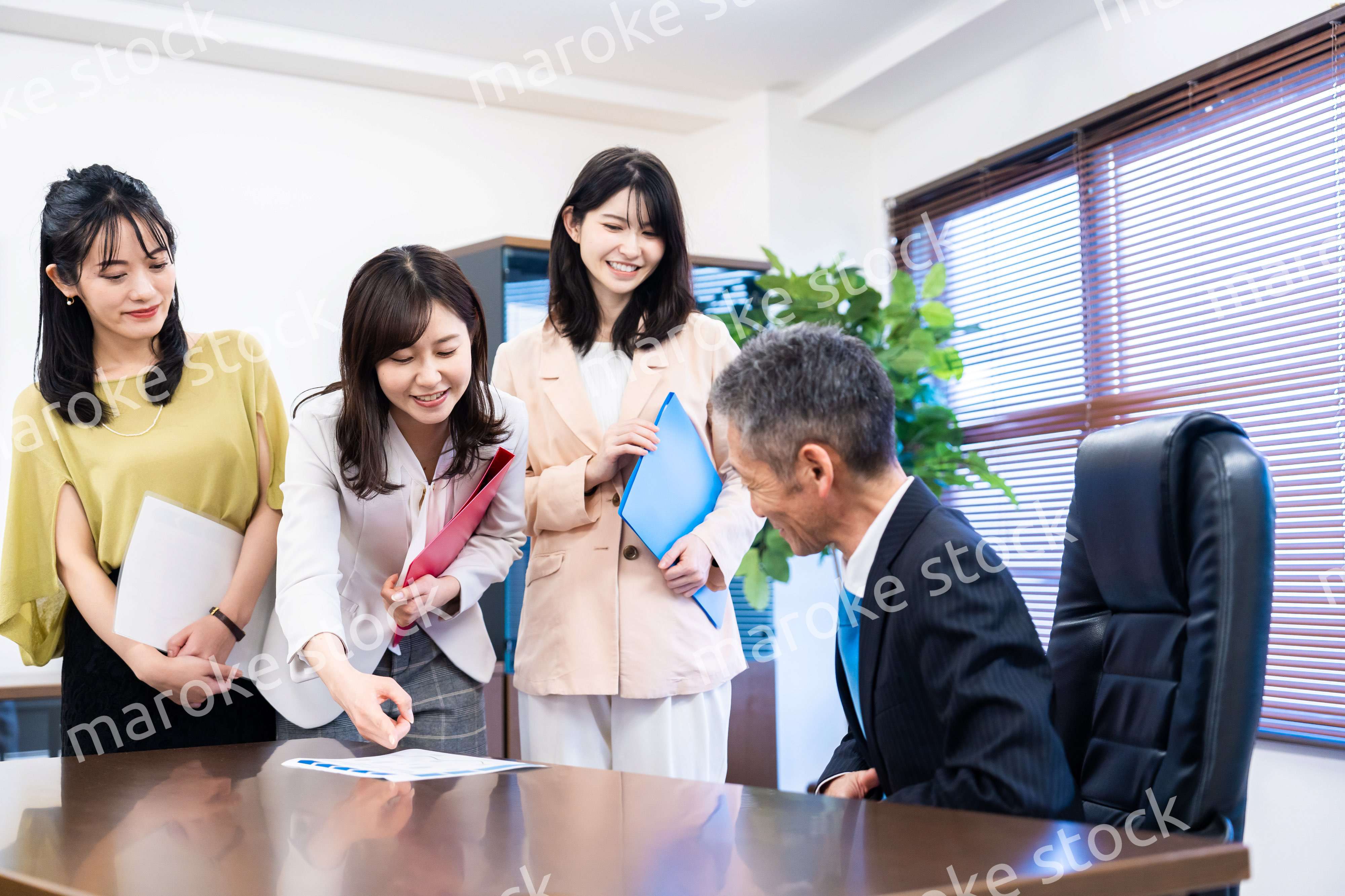 女性社員の意見を聴く役員