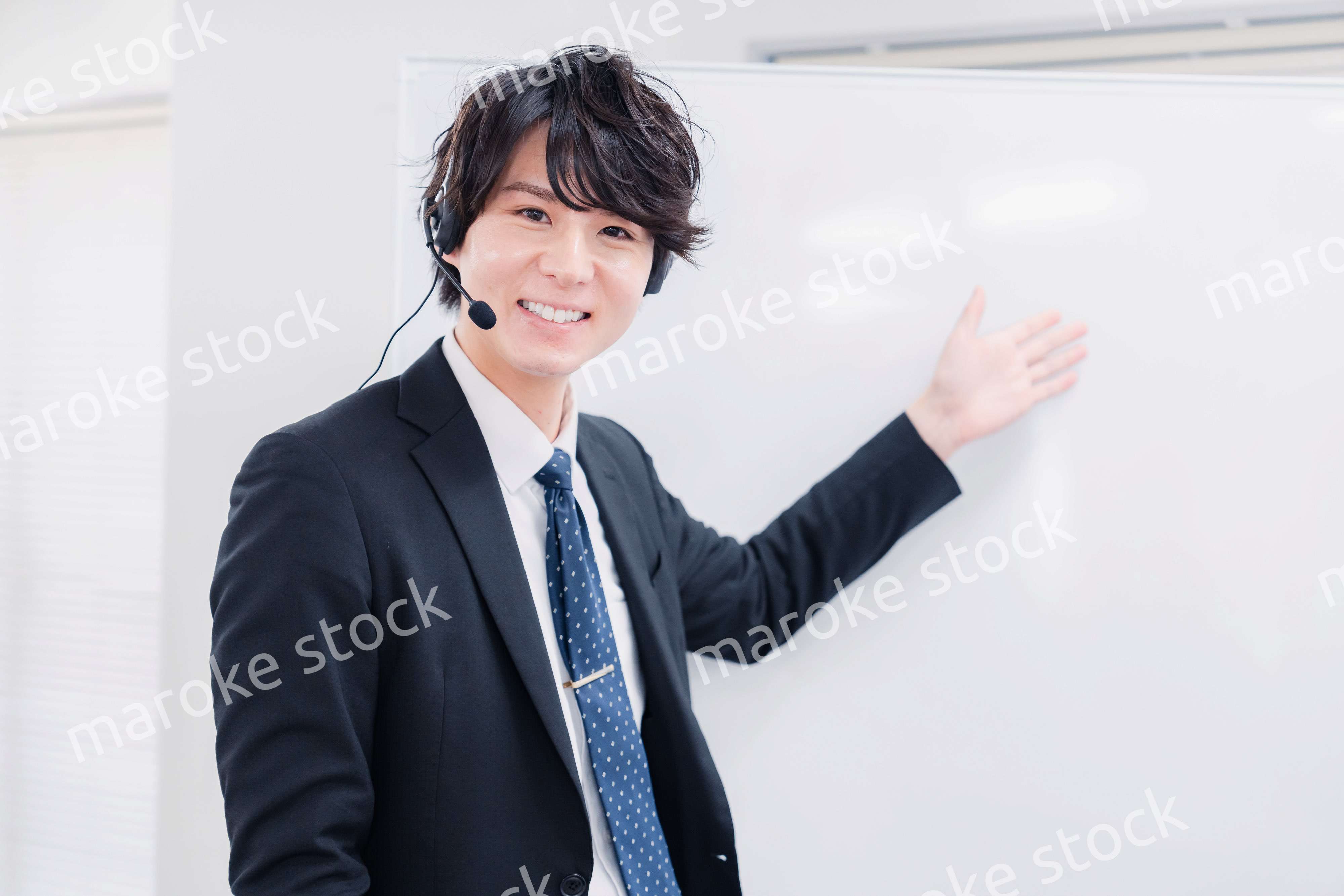 ビジネスセミナーの先生をする男性