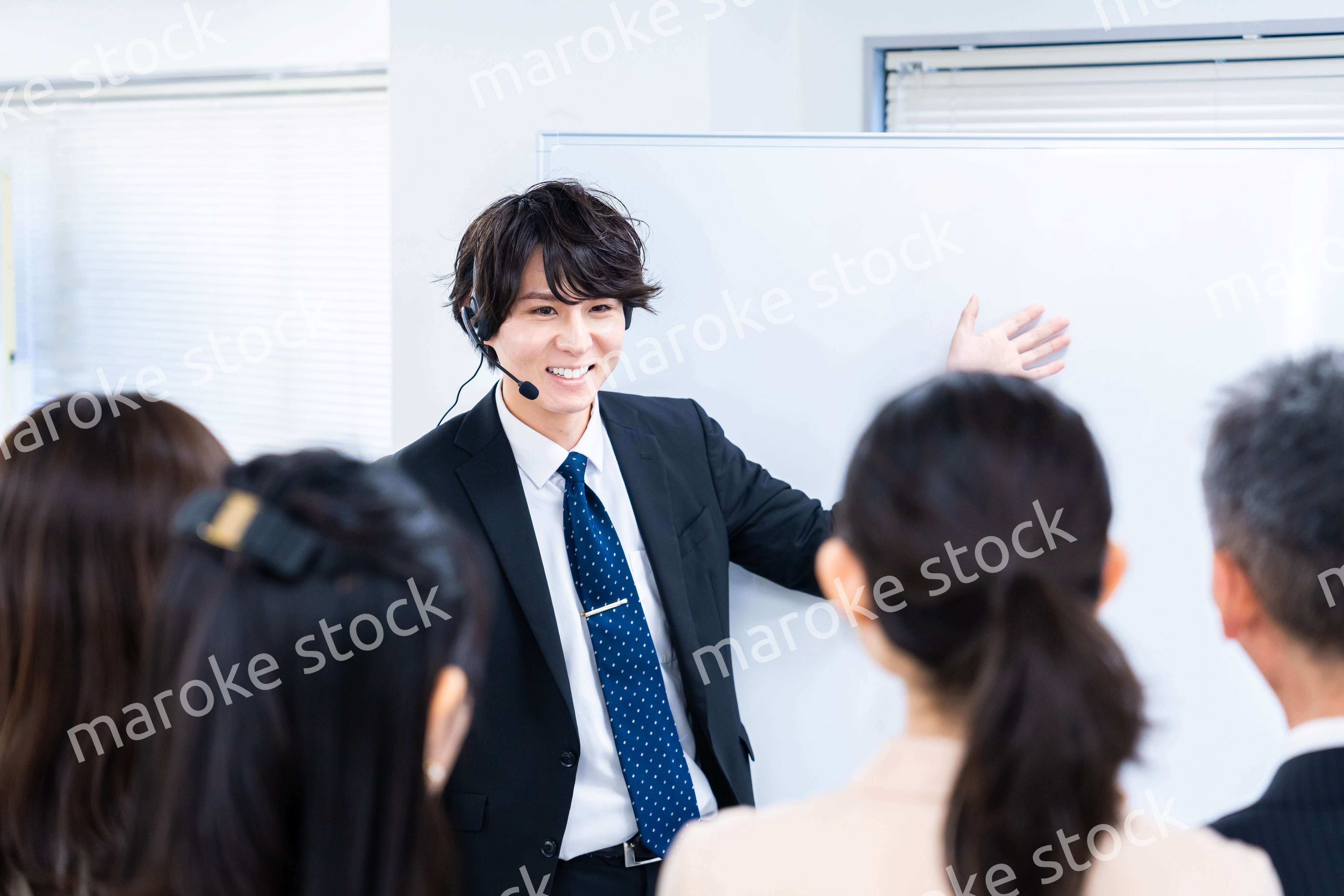 研修を実施するビジネスマン