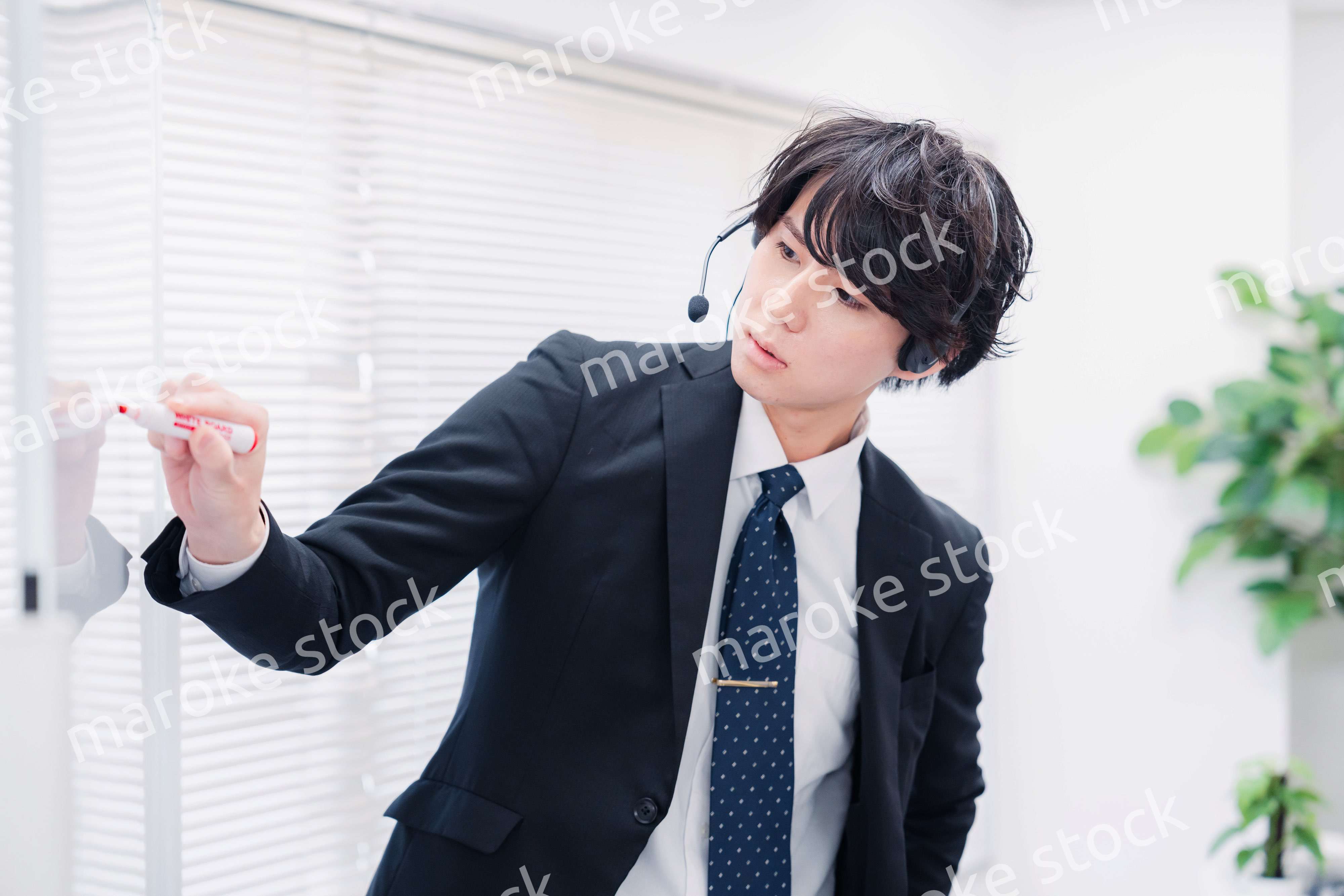 ビジネスセミナーの先生をする男性