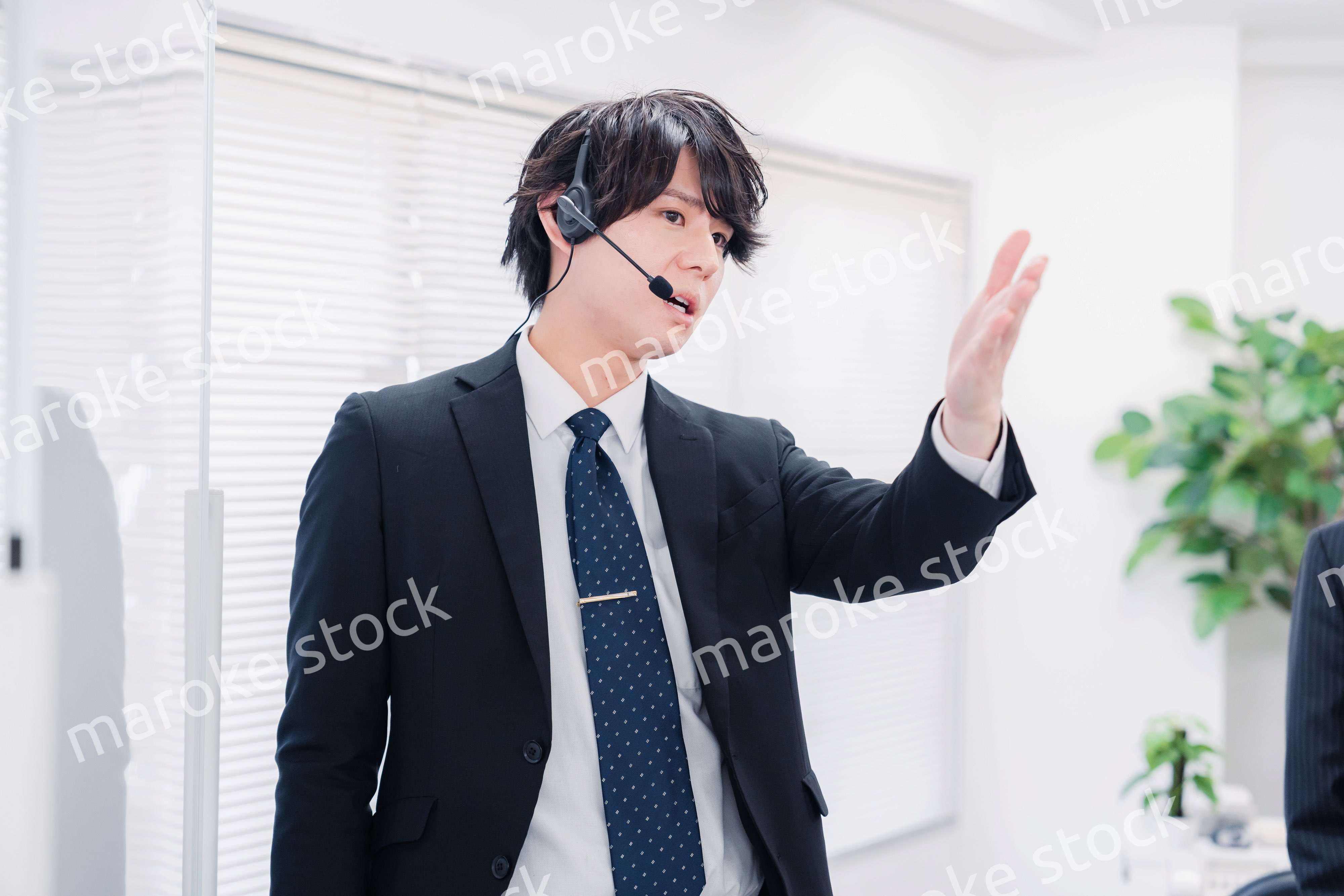 ビジネスセミナーの先生をする男性