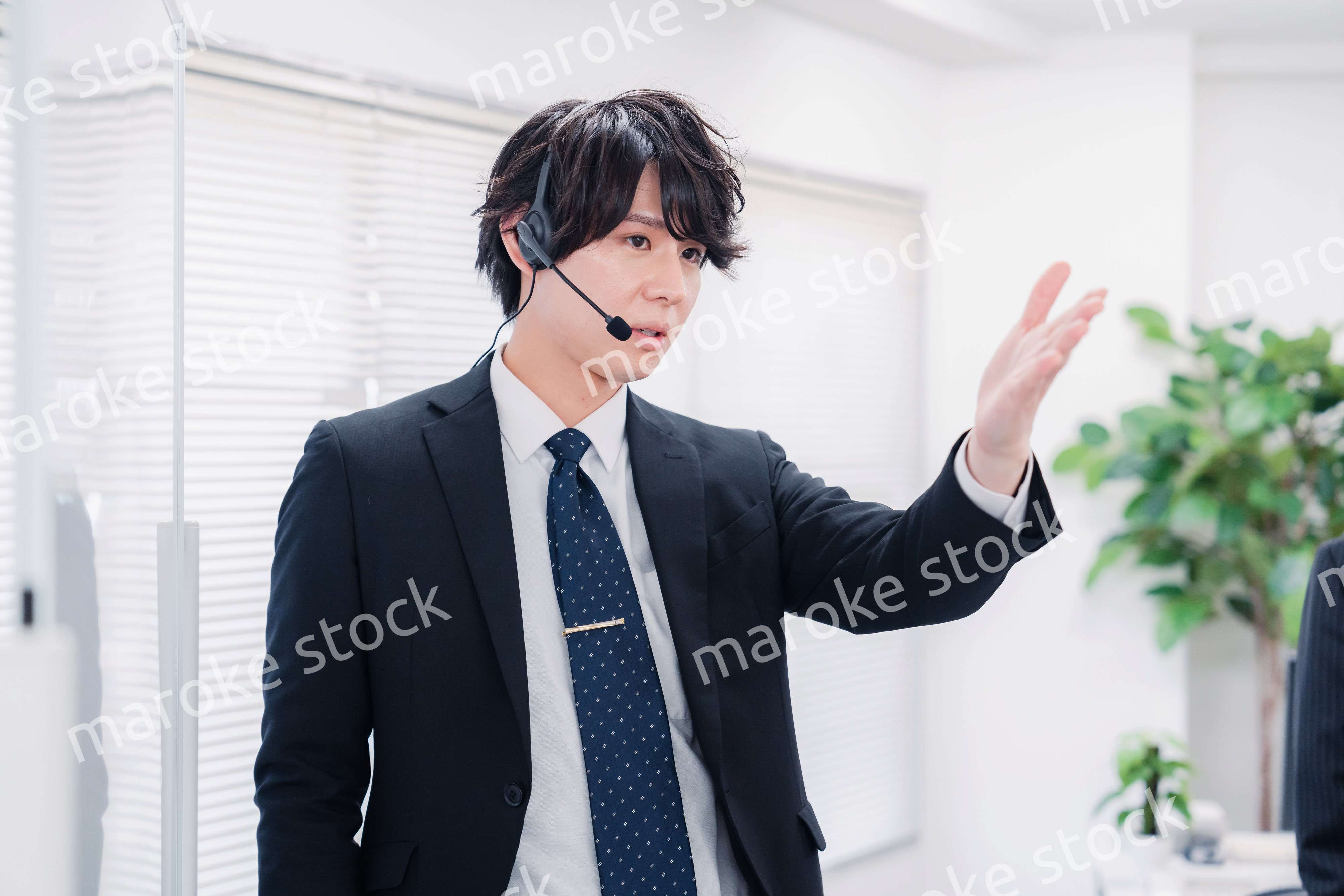 ビジネスセミナーの先生をする男性