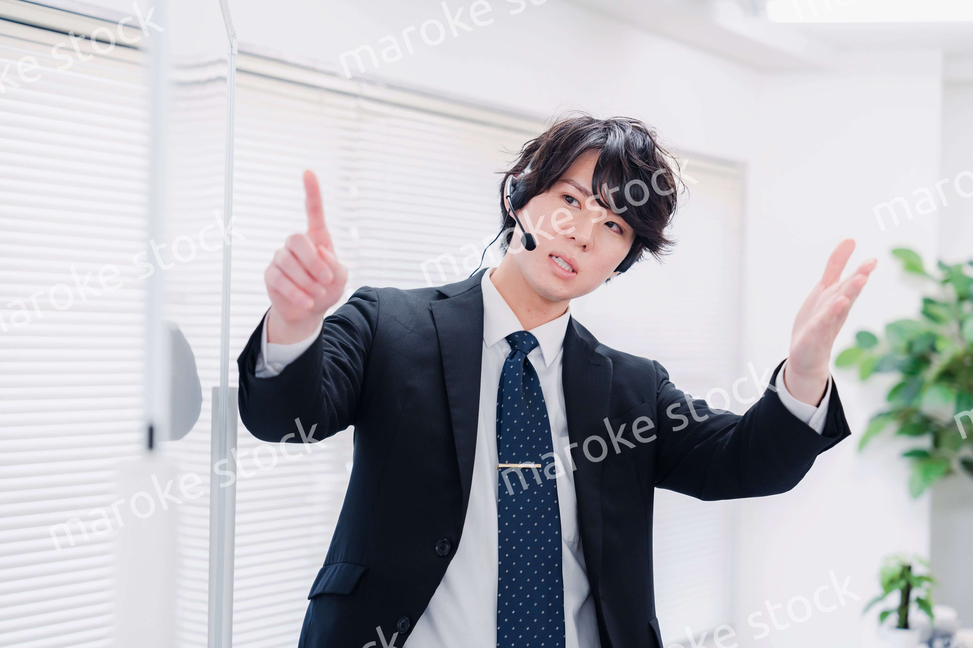 ビジネスセミナーの先生をする男性