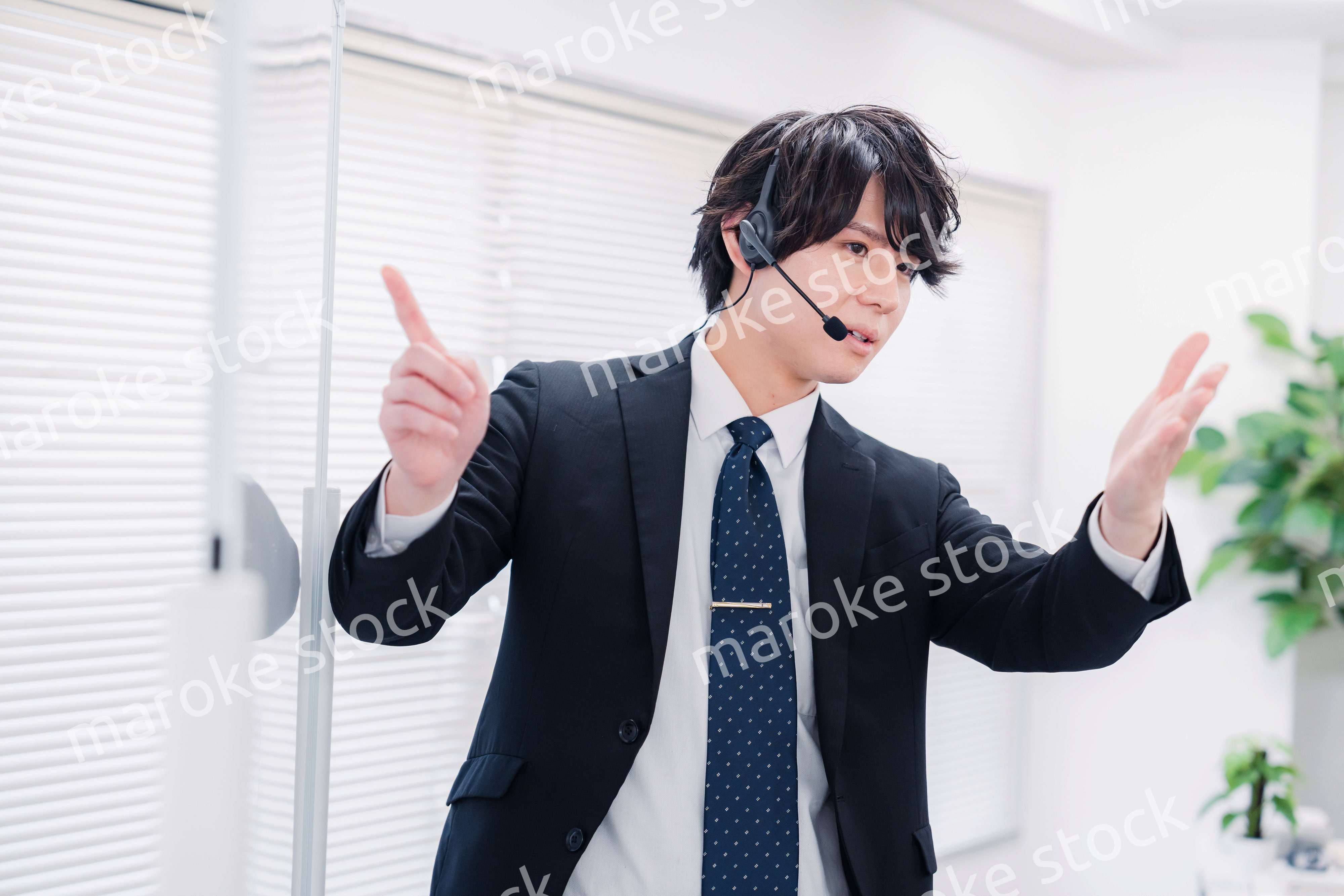 ビジネスセミナーの先生をする男性