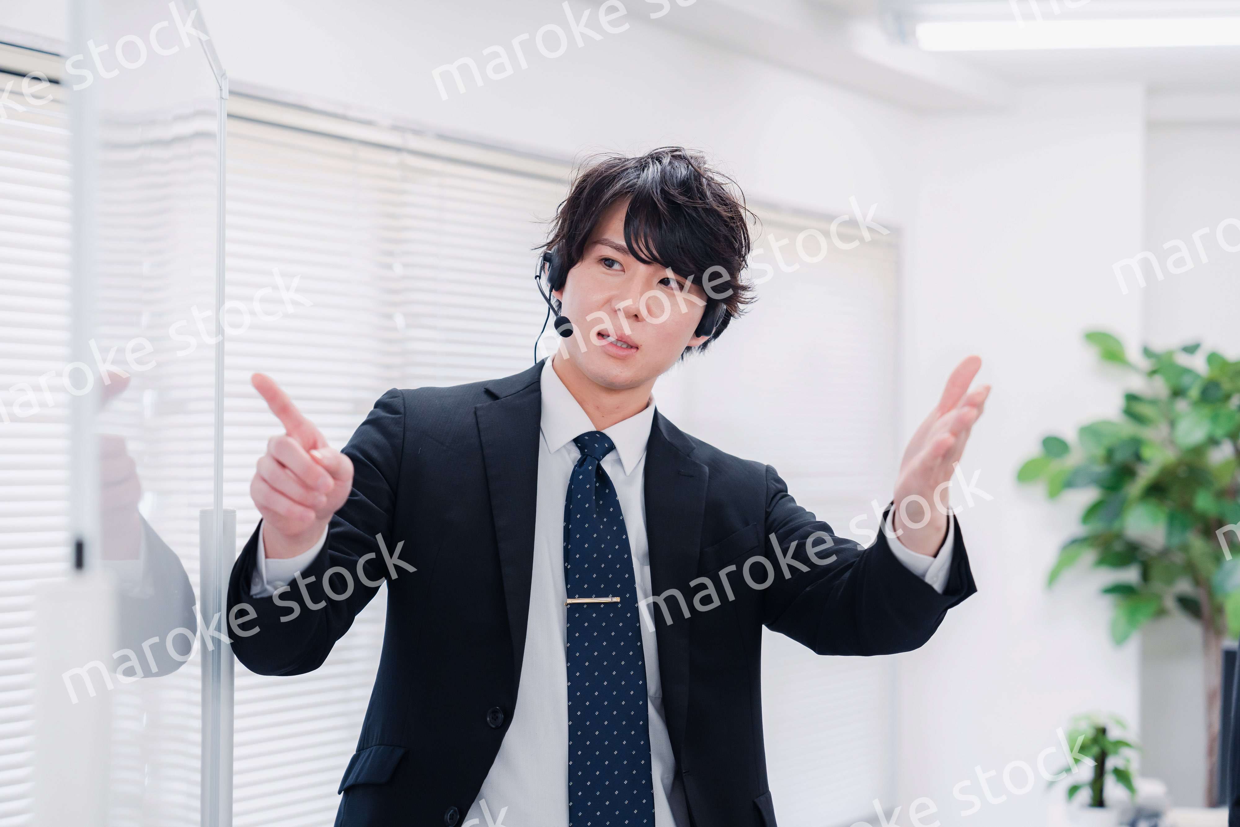 ビジネスセミナーの先生をする男性