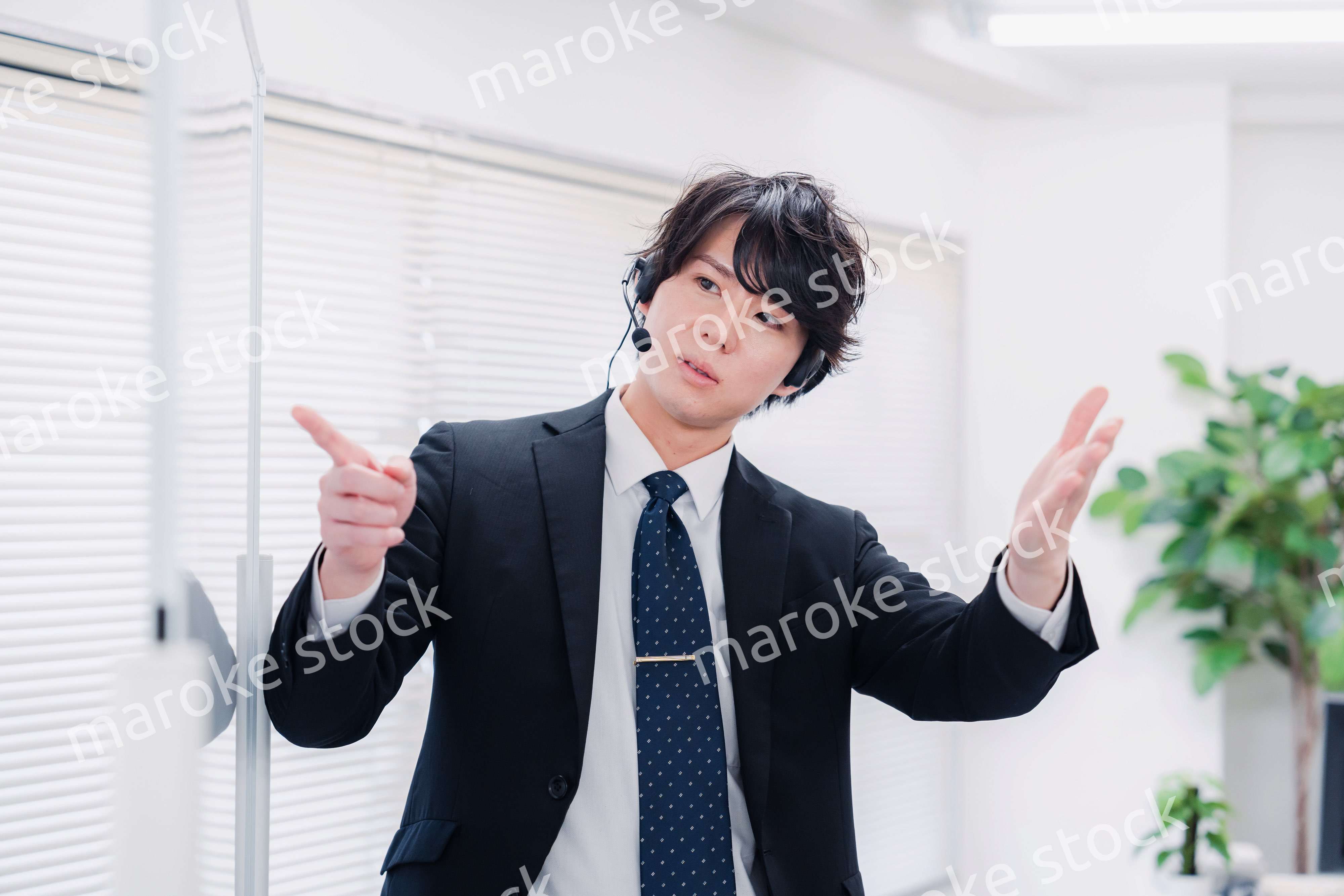 ビジネスセミナーの先生をする男性