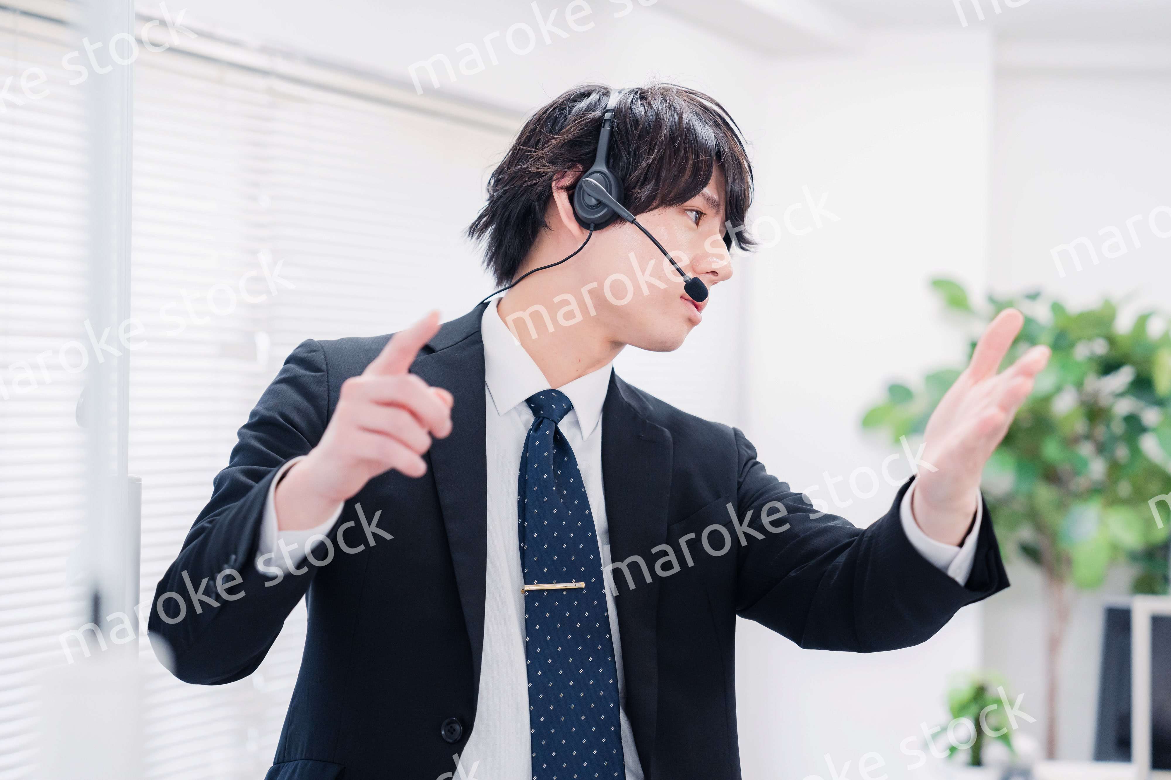 ビジネスセミナーの先生をする男性