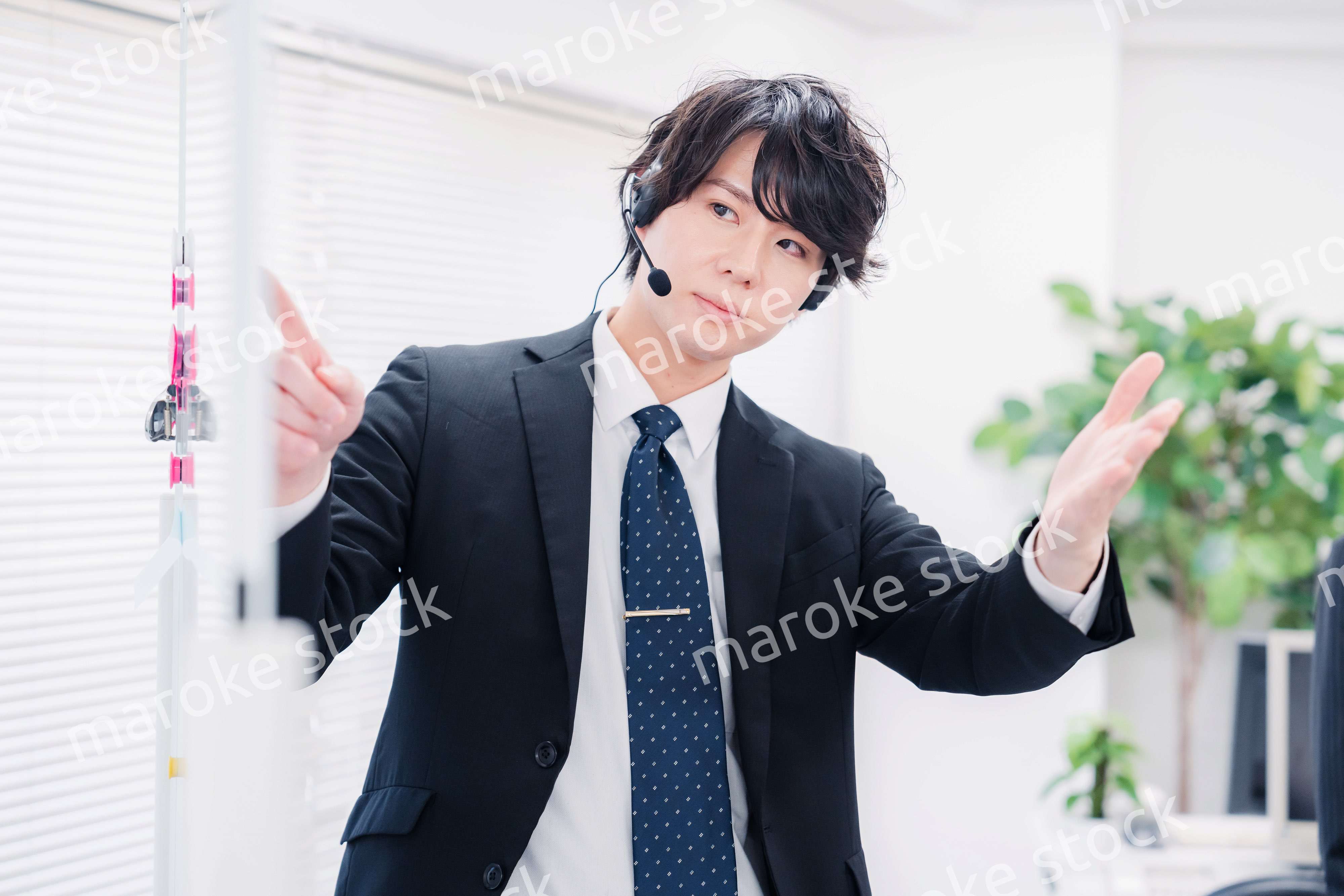 ビジネスセミナーの先生をする男性