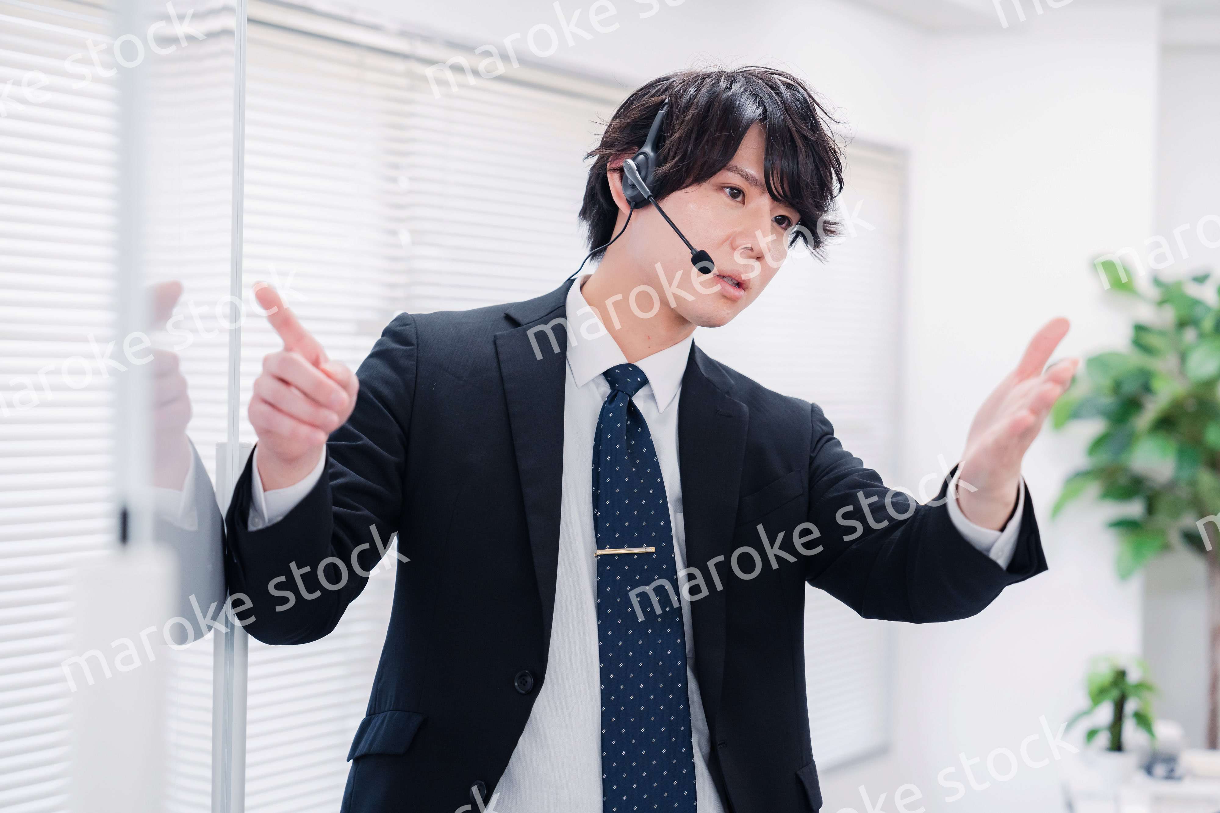 ビジネスセミナーの先生をする男性