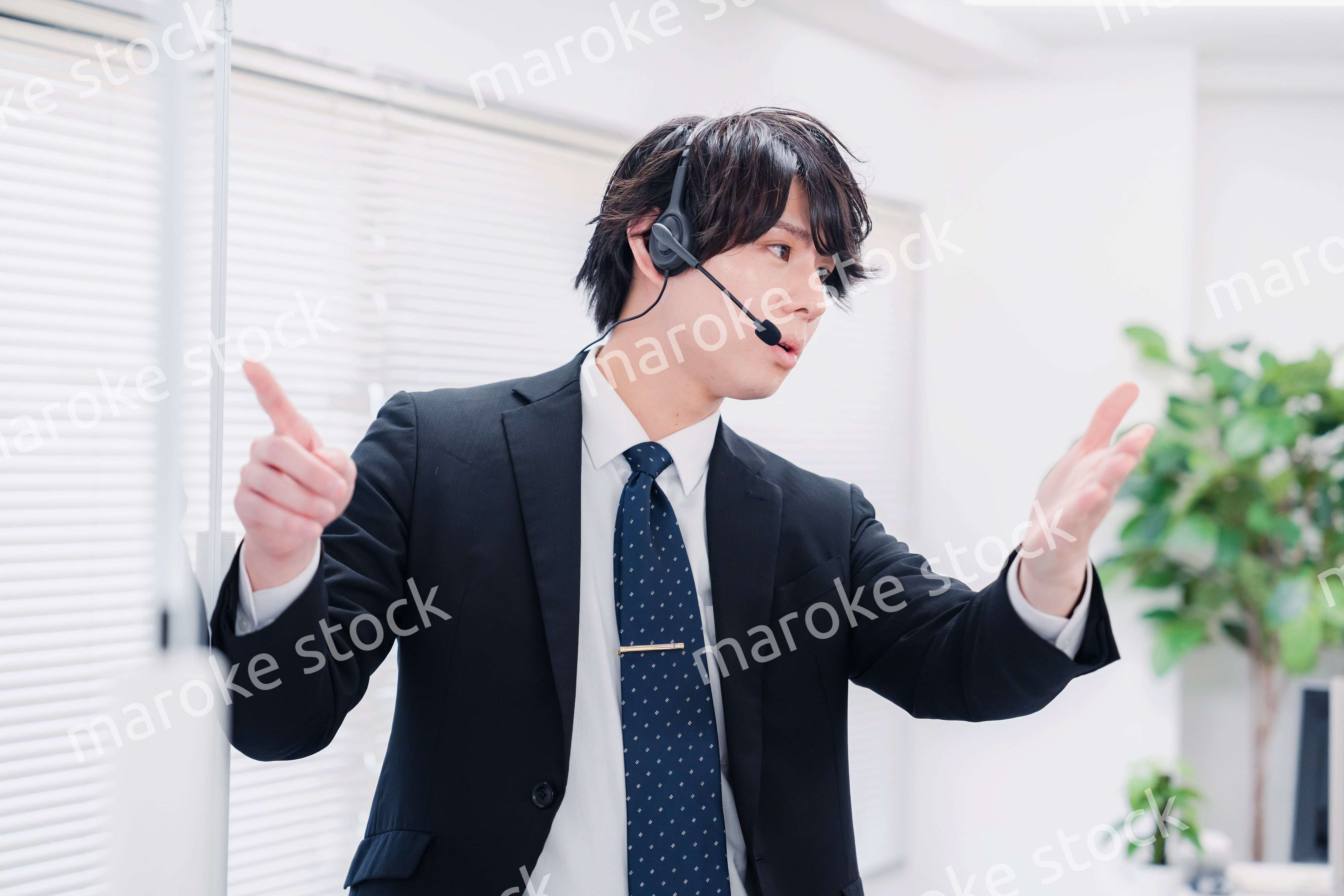 ビジネスセミナーの先生をする男性