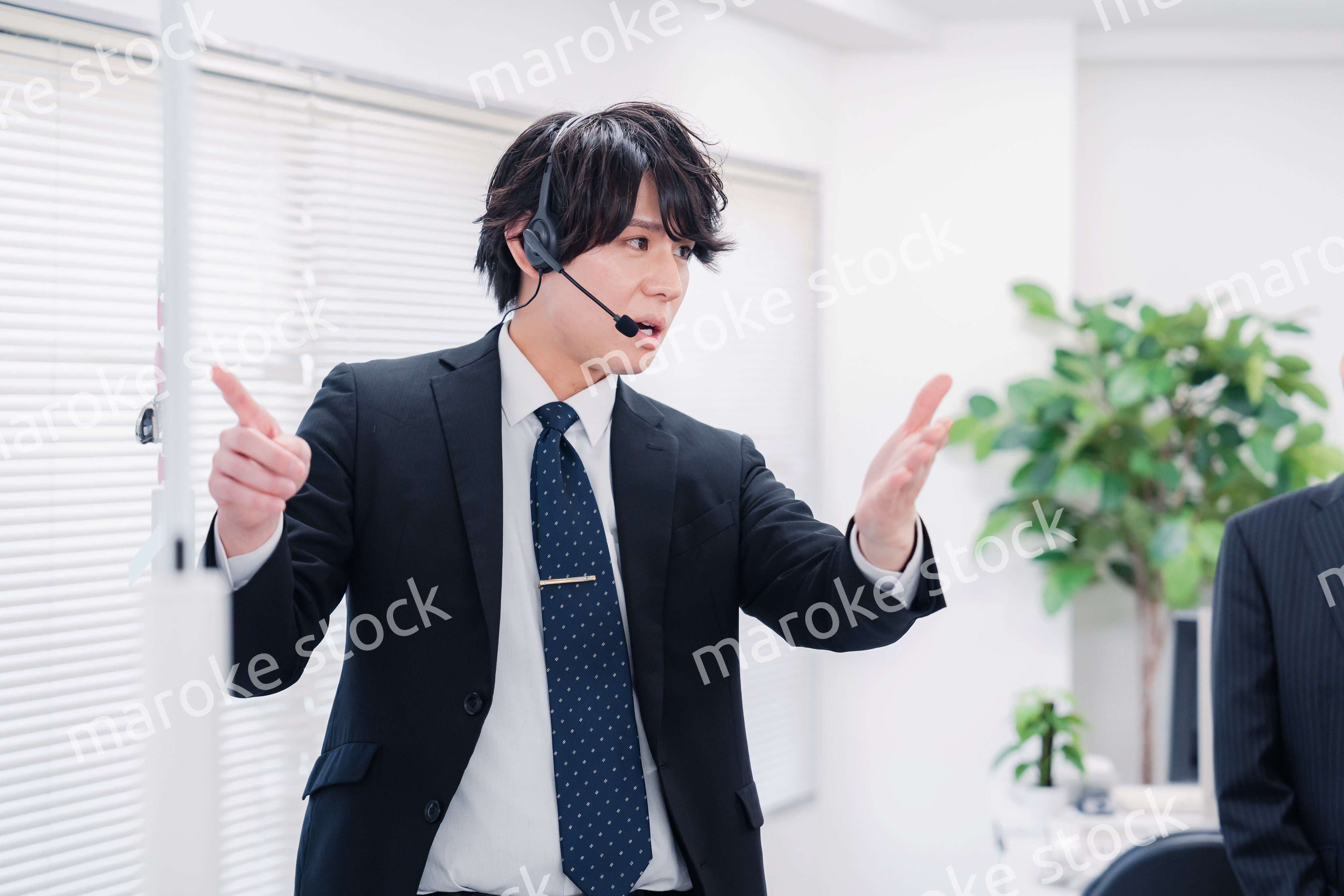 ビジネスセミナーの先生をする男性