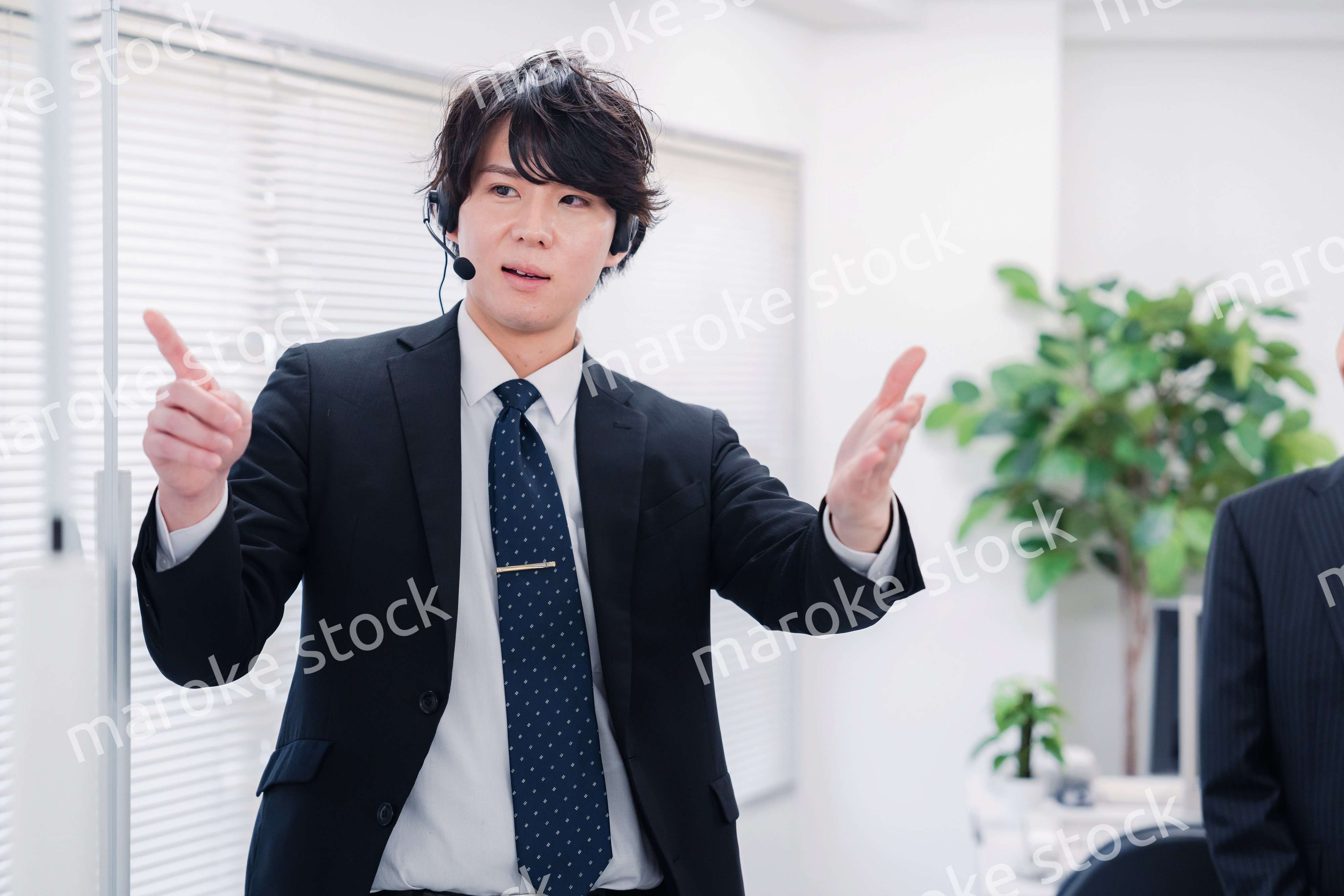 ビジネスセミナーの先生をする男性