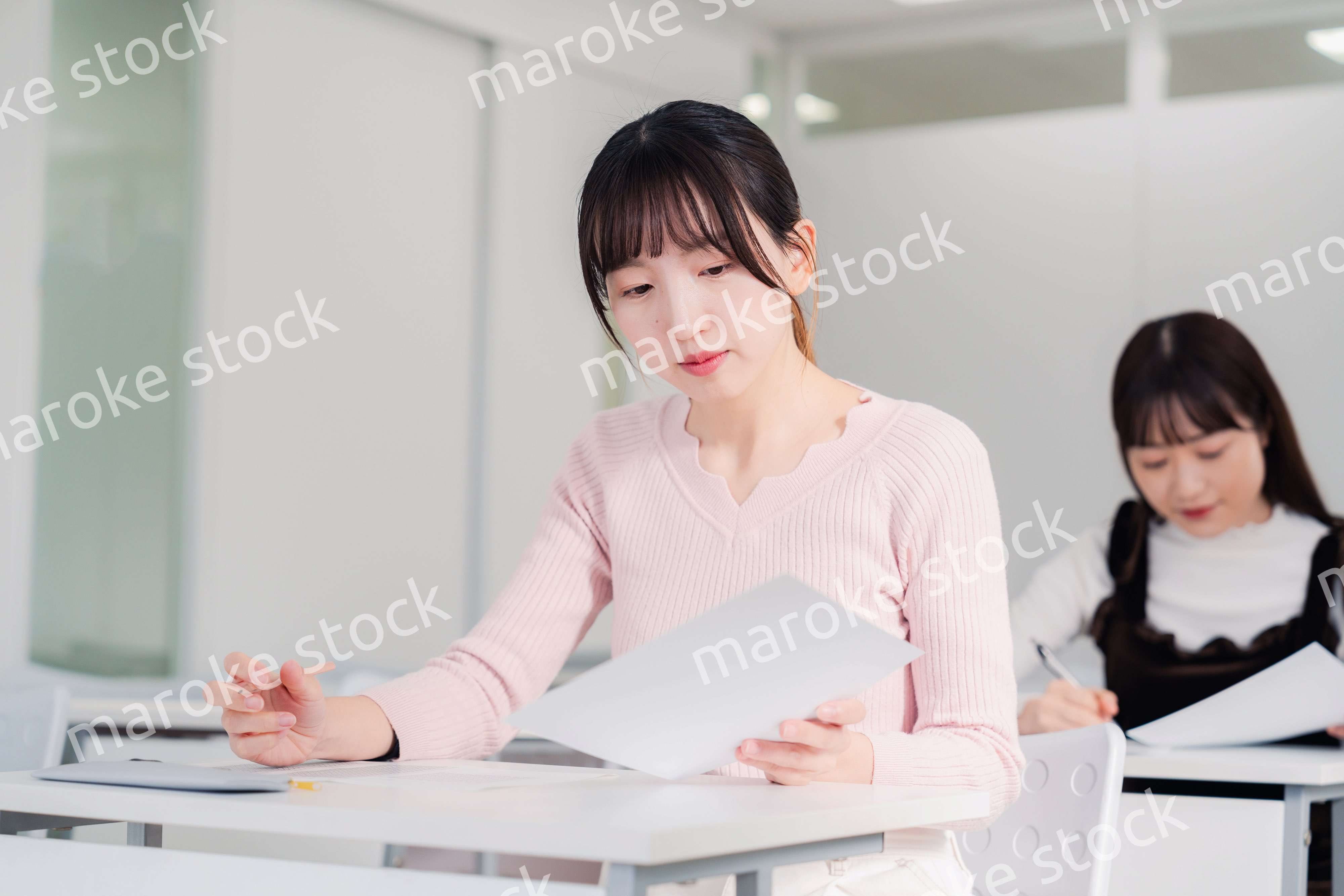 資格試験を受験する受験生