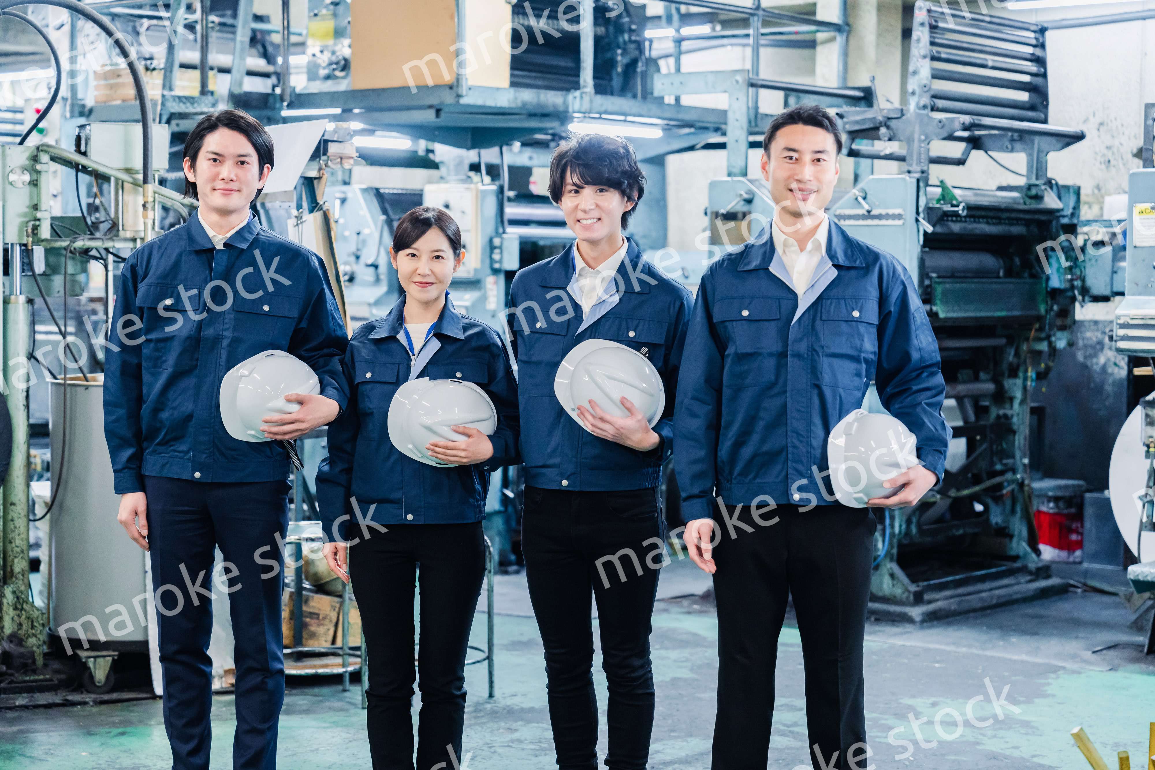 工場労働者の集合写真