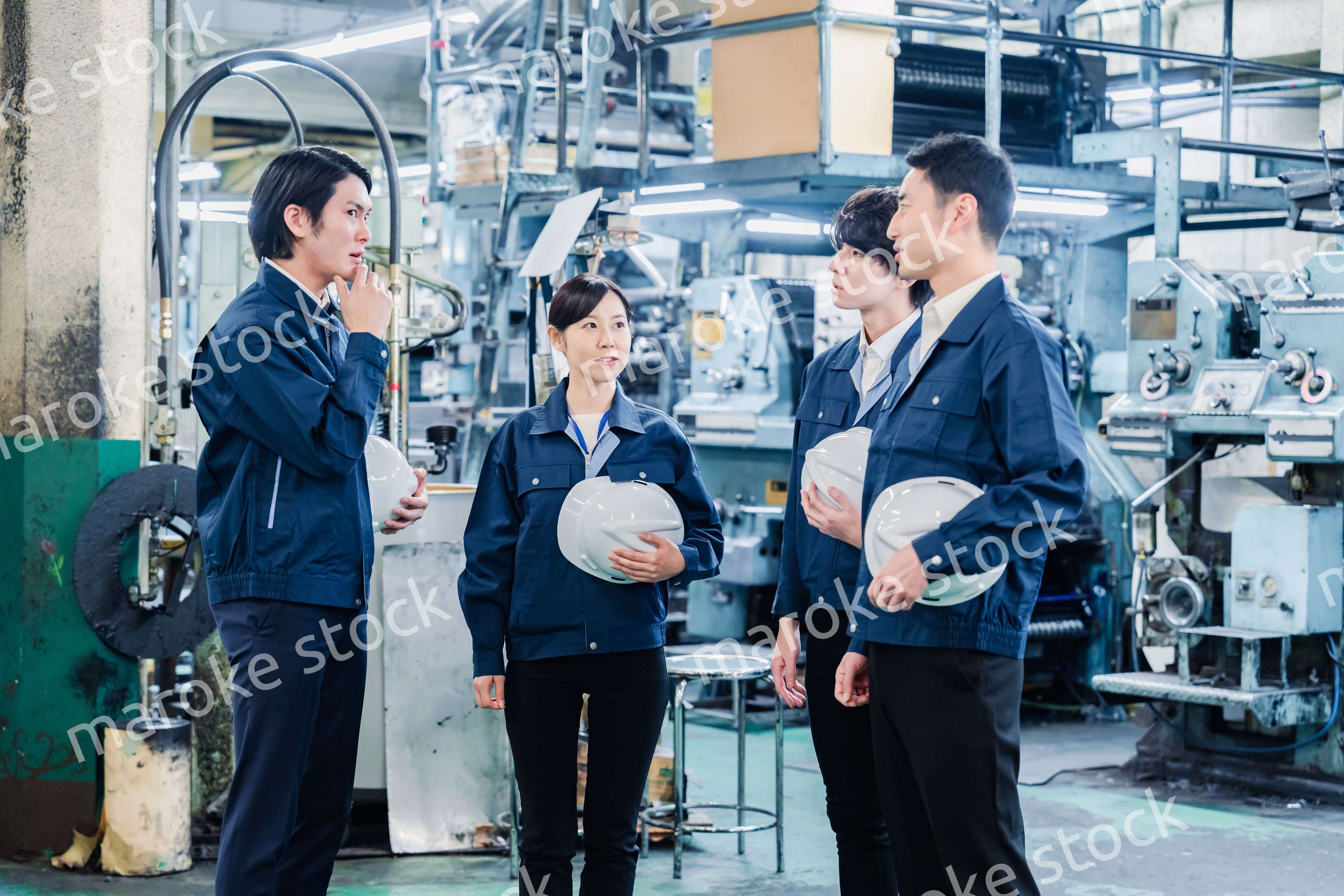 工場労働者の集合写真