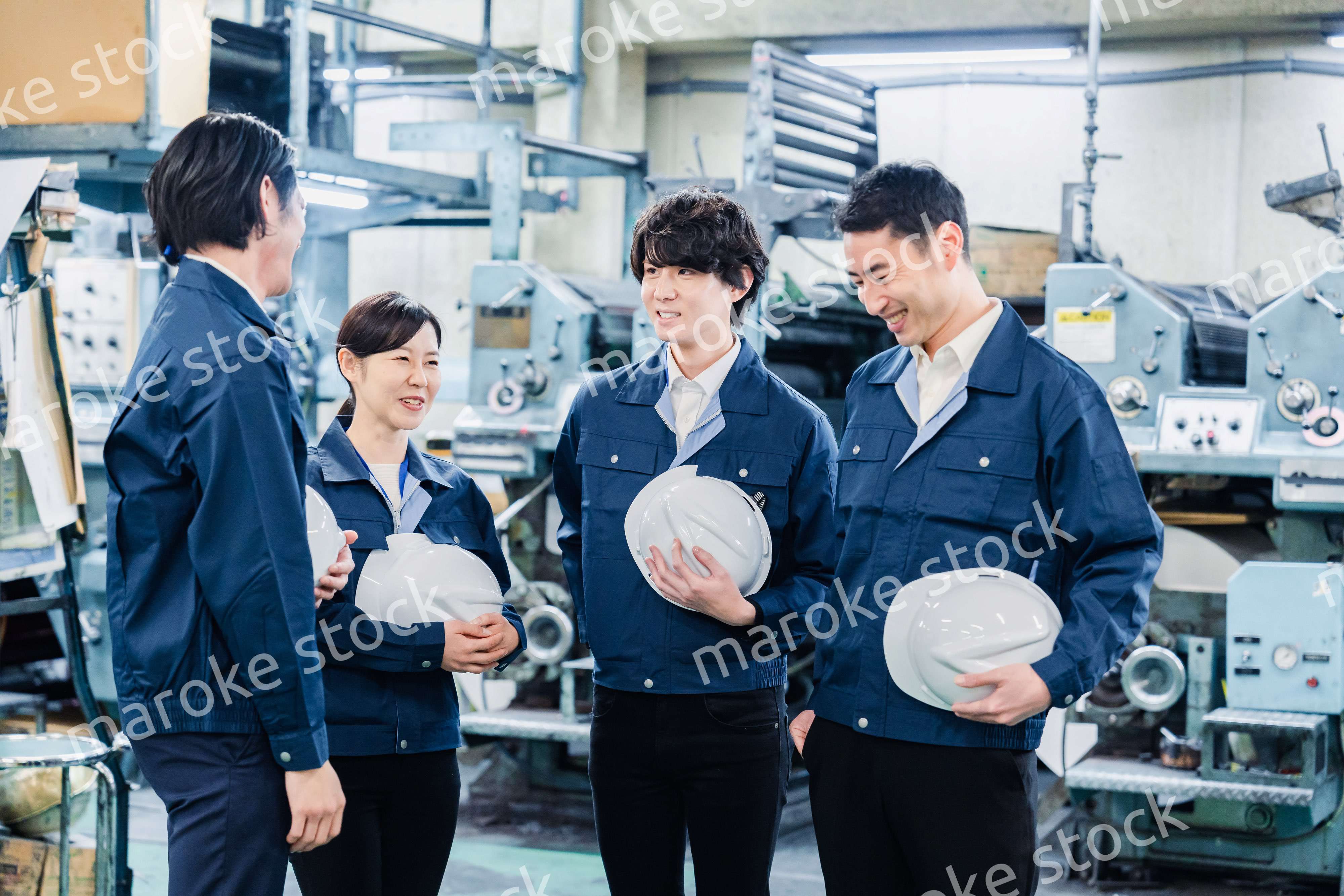 工場労働者の集合写真