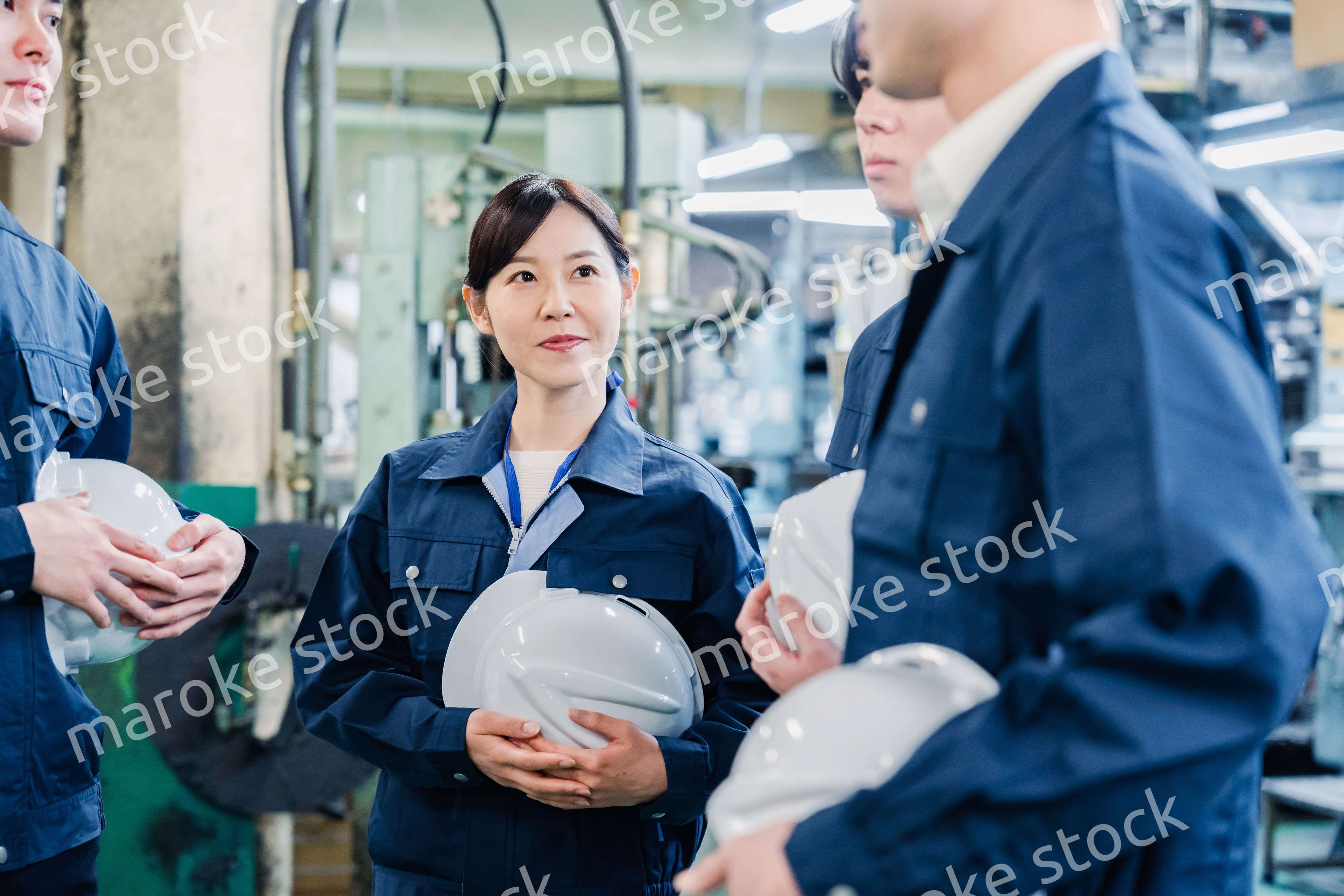 工場労働者の集合写真