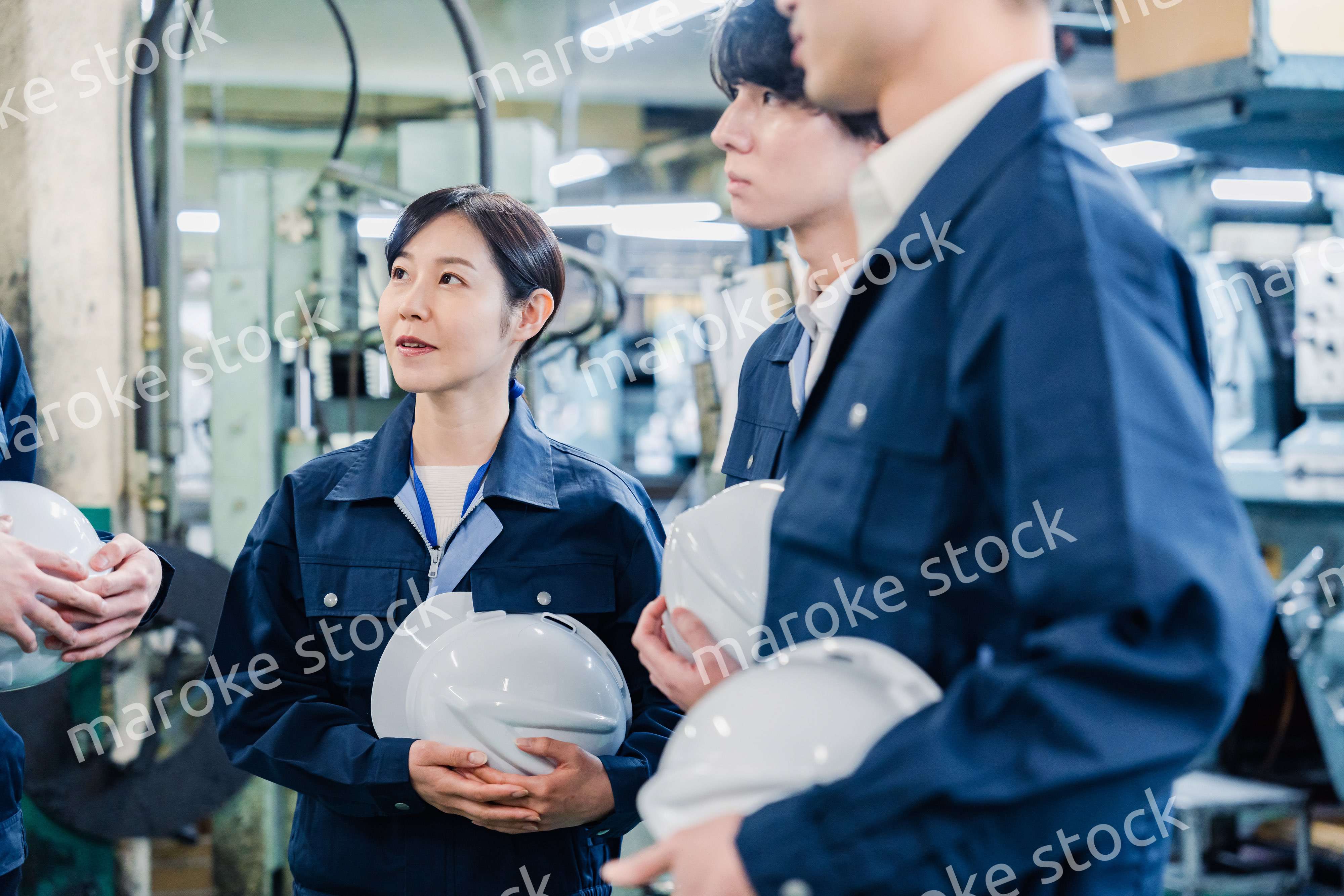 工場労働者の集合写真