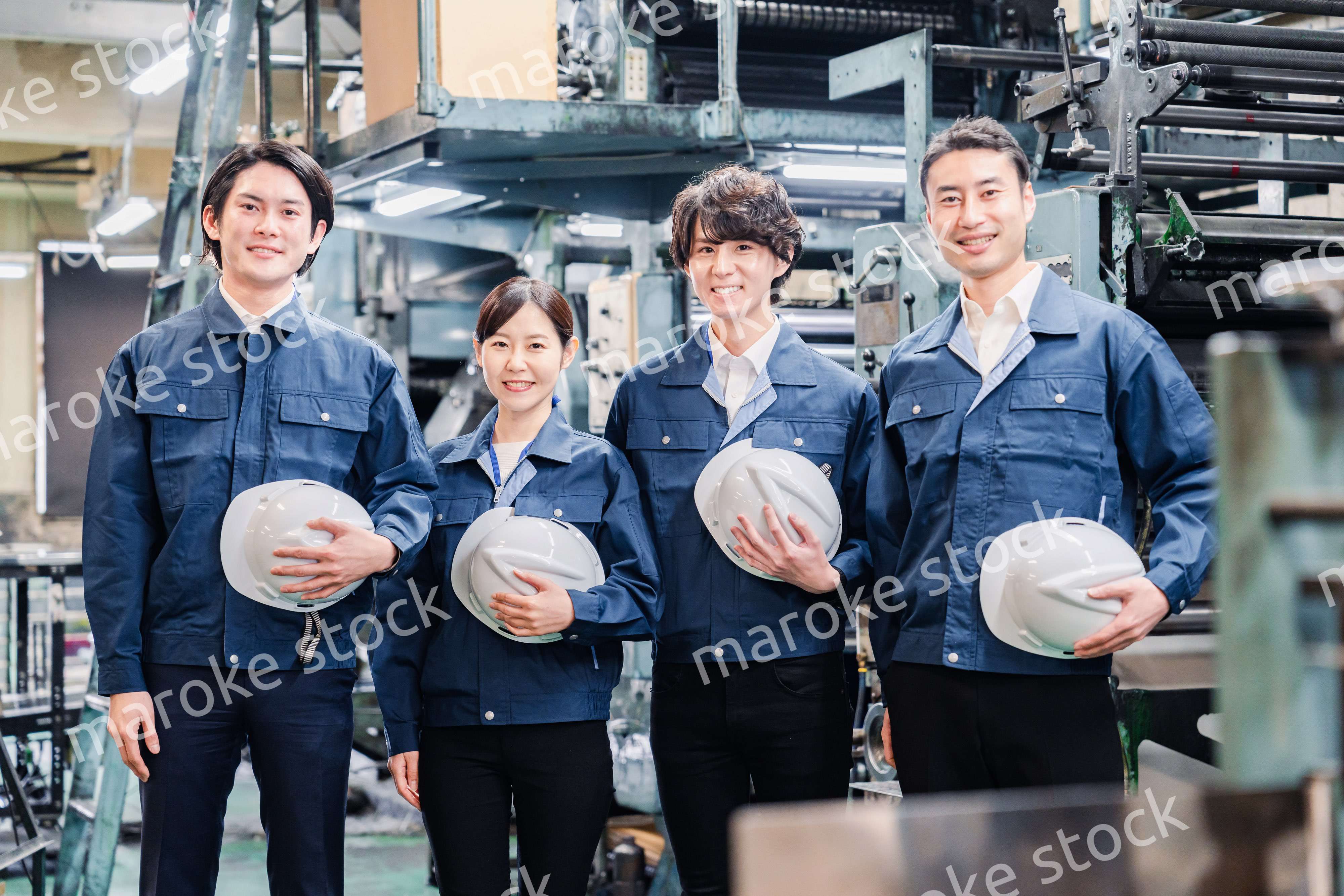 工場労働者の集合写真