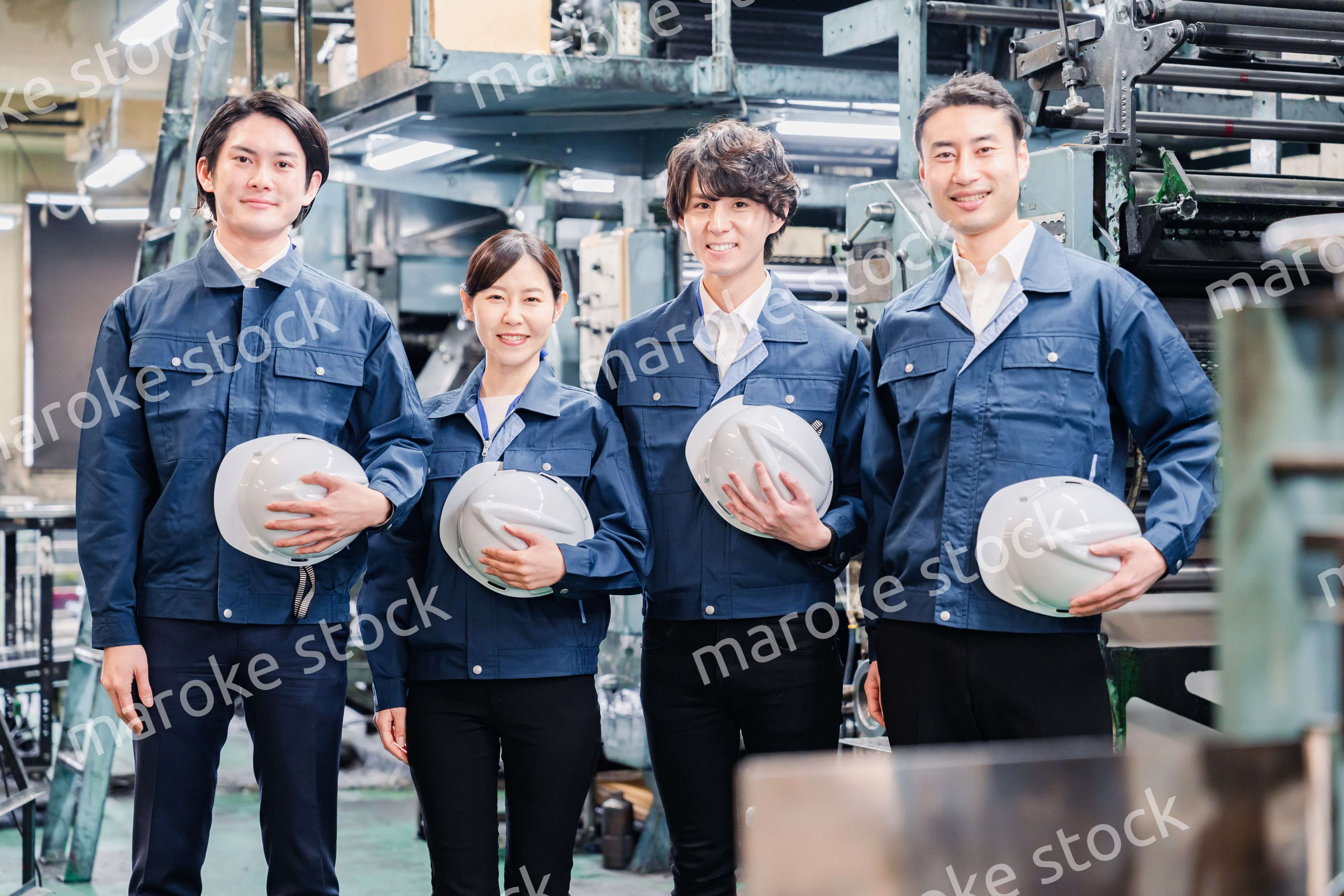 工場労働者の集合写真