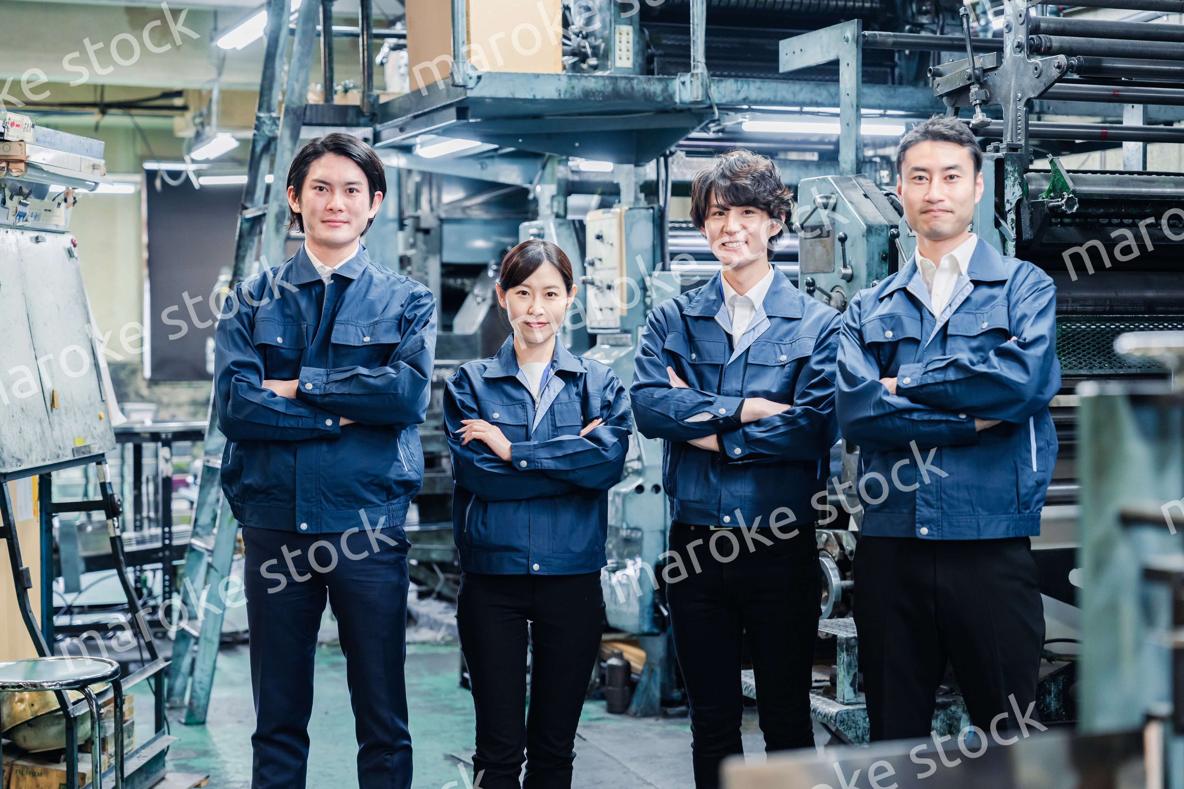 工場労働者の集合写真