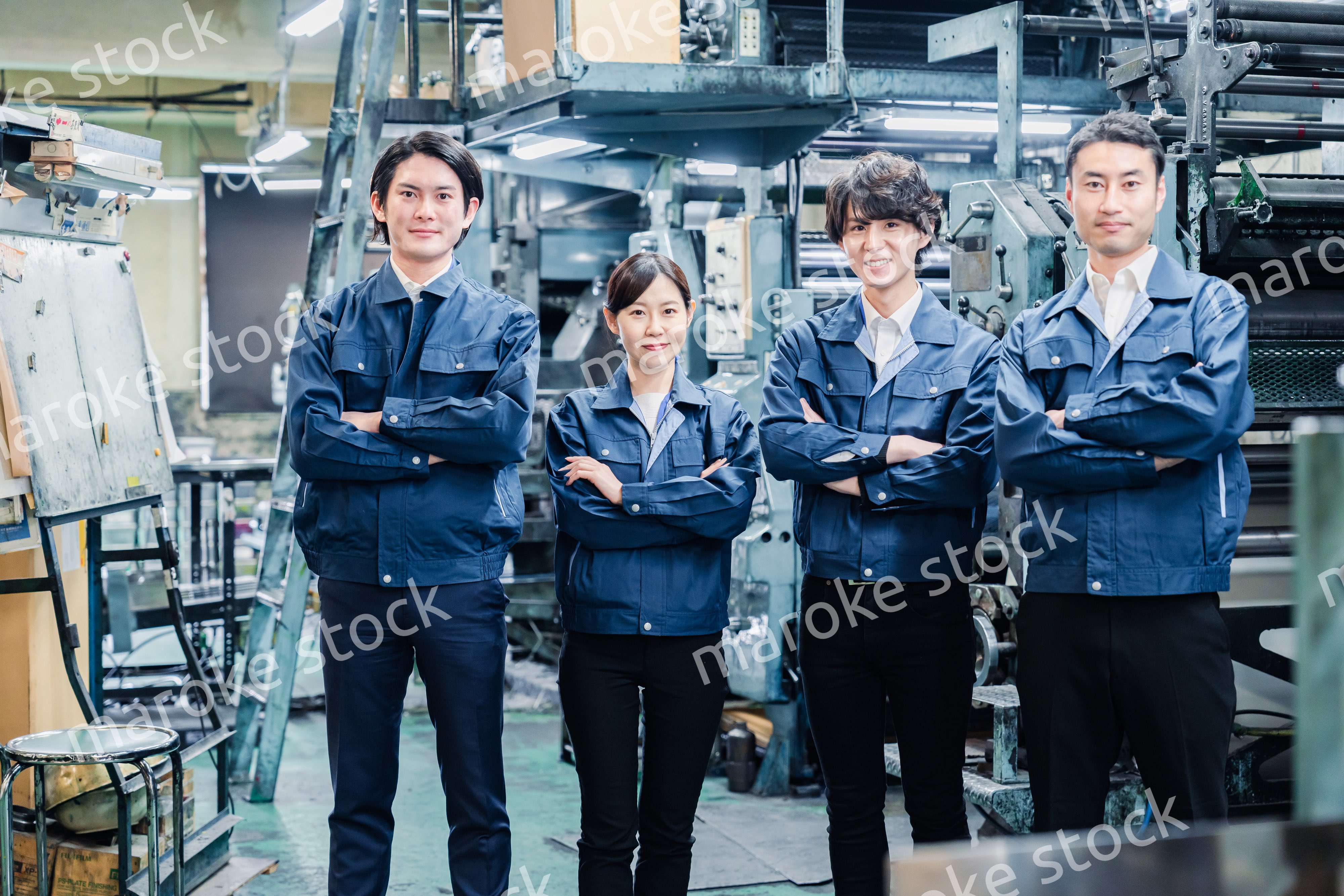 工場労働者の集合写真