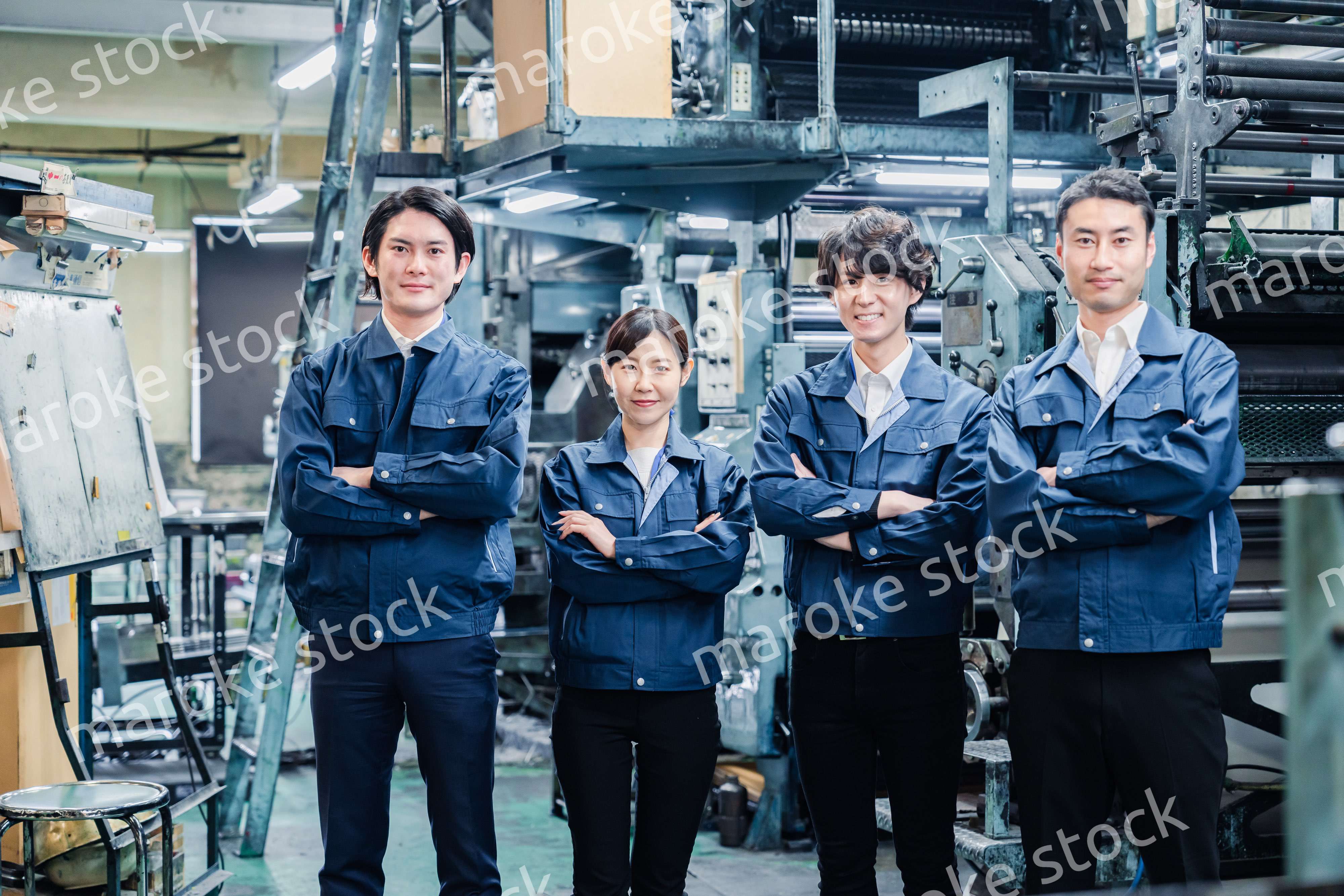 工場労働者の集合写真