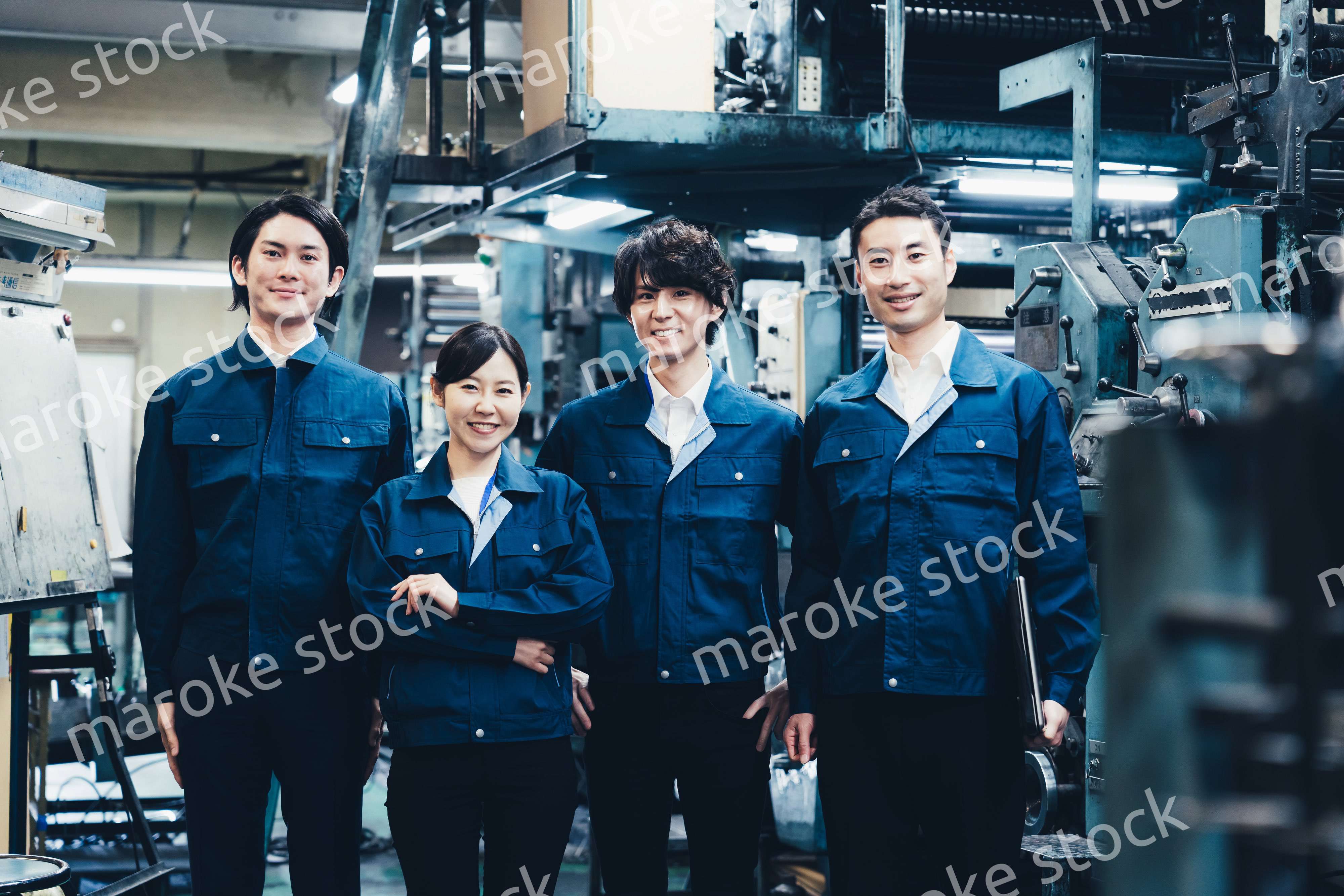 工場労働者の集合写真