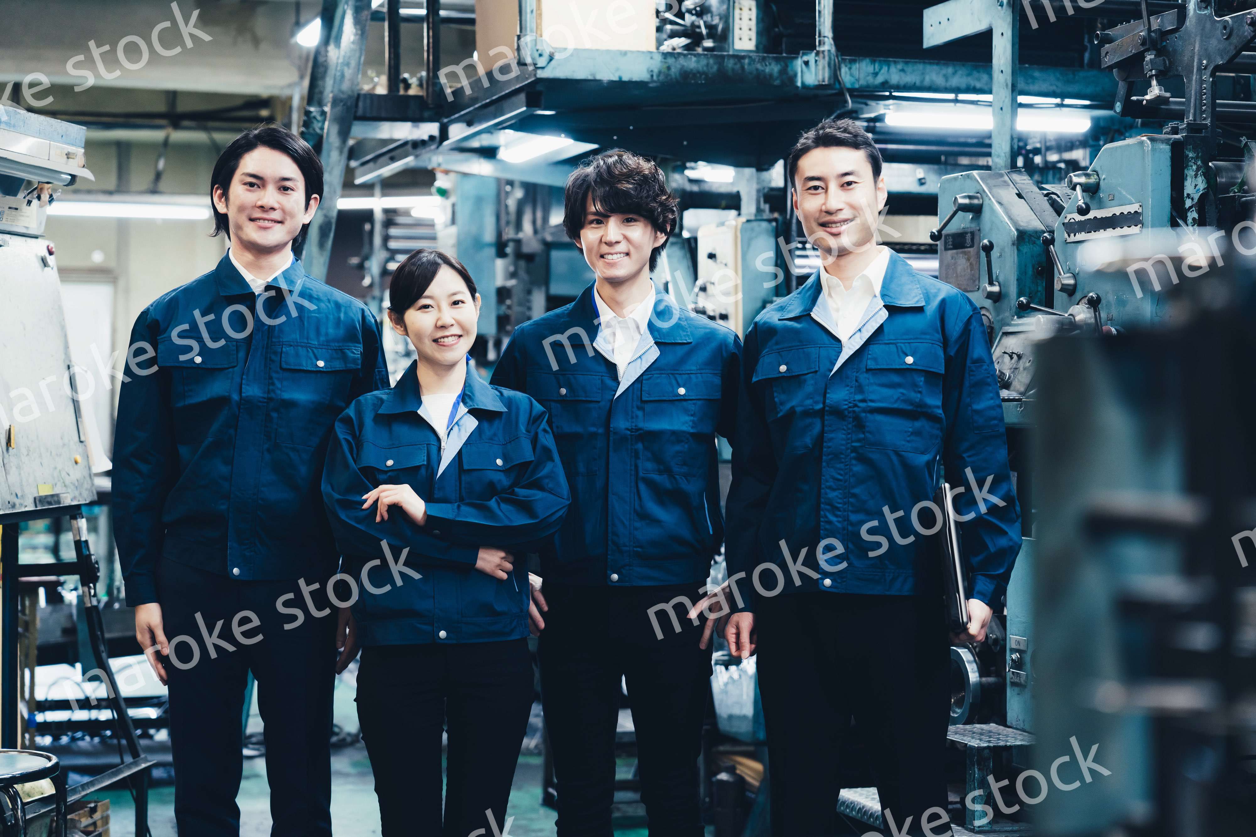 工場労働者の集合写真