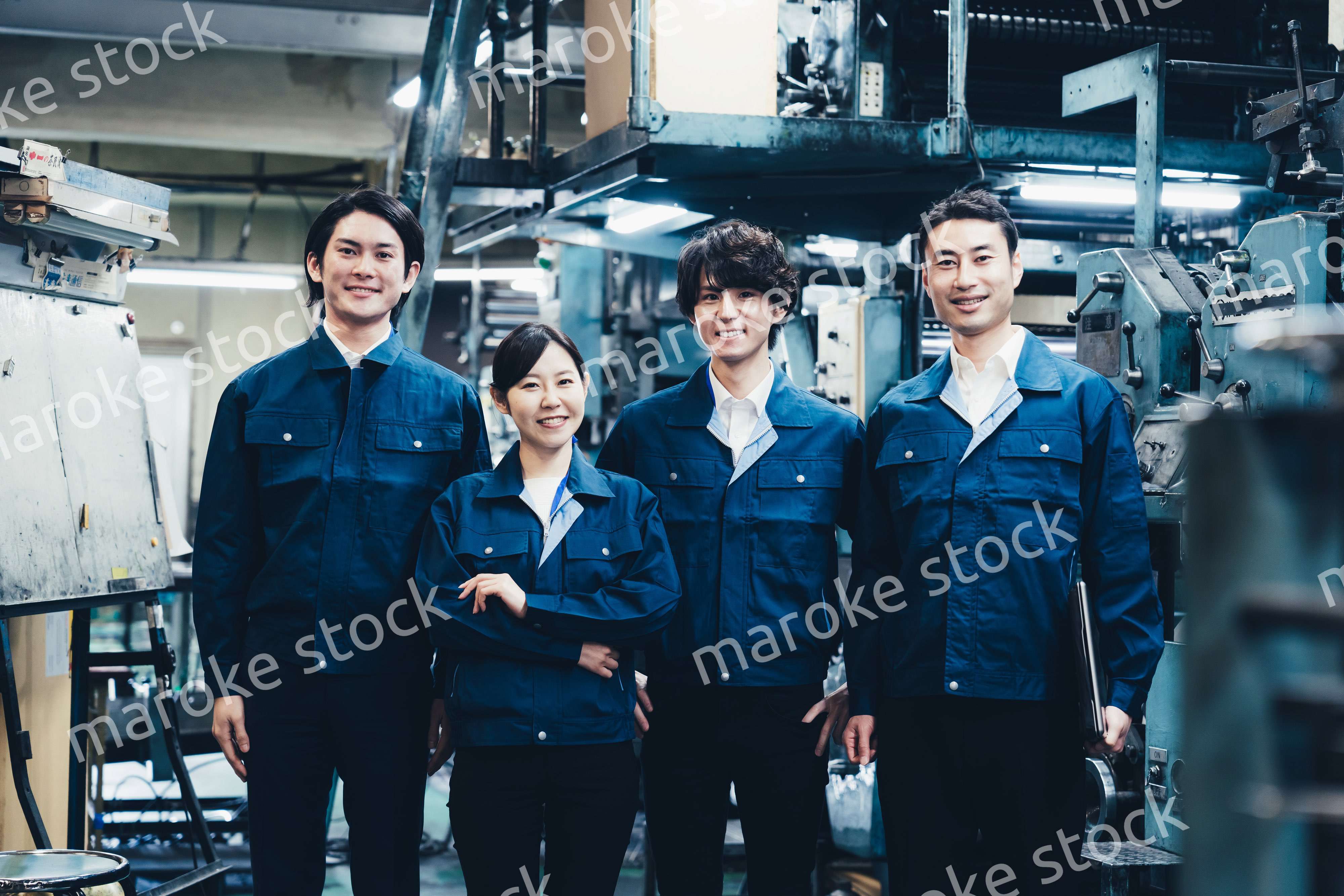 工場労働者の集合写真