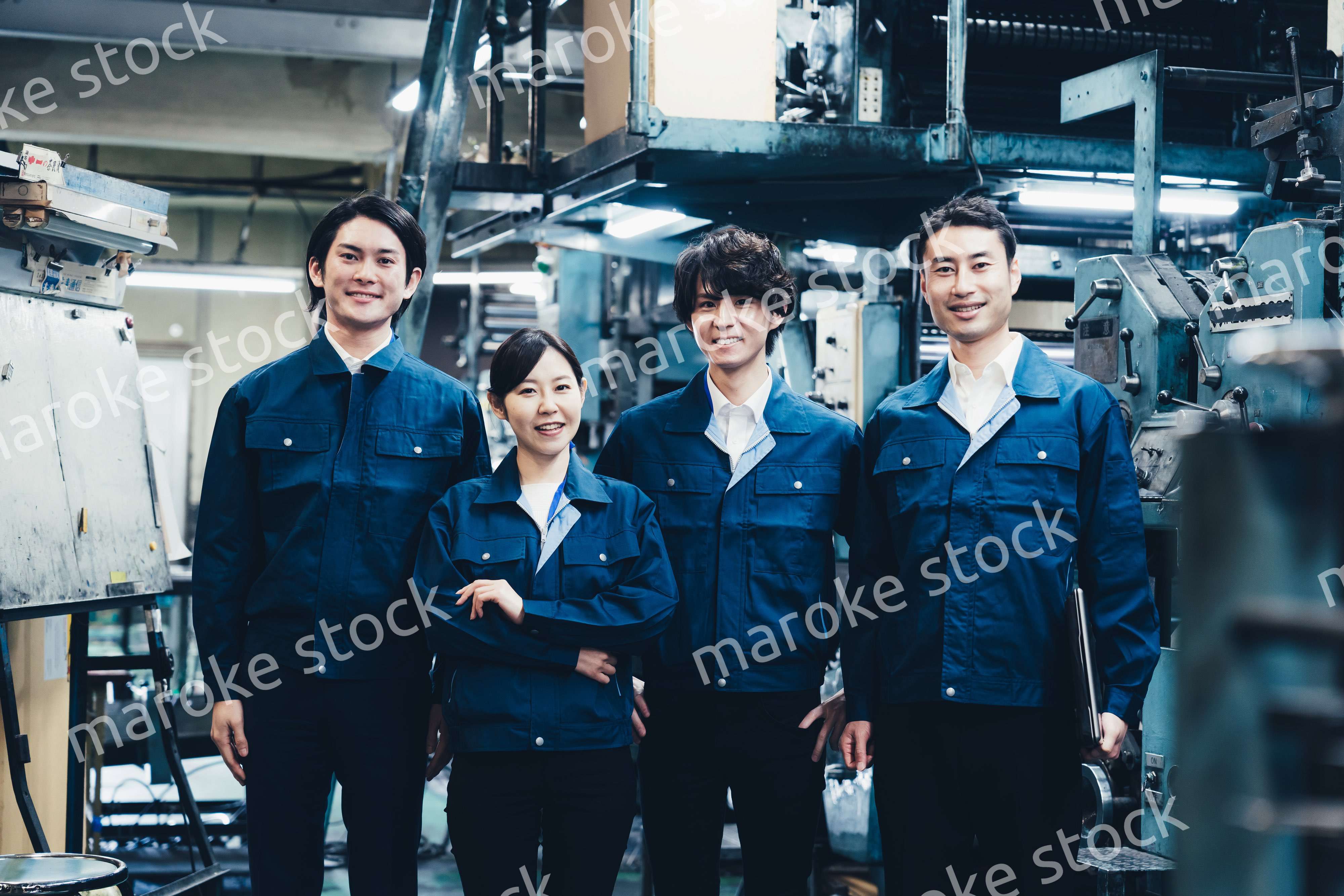 工場労働者の集合写真