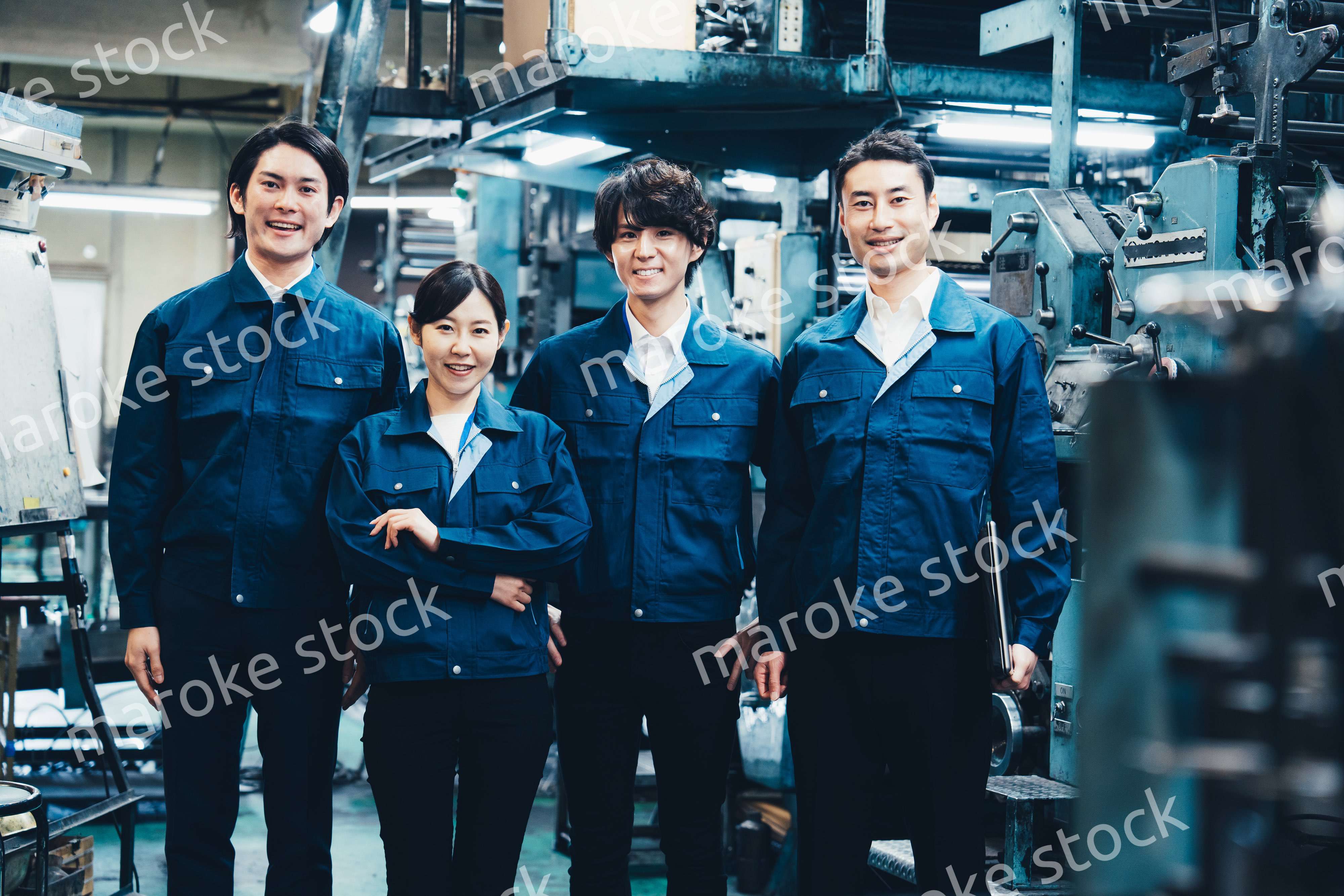 工場労働者の集合写真