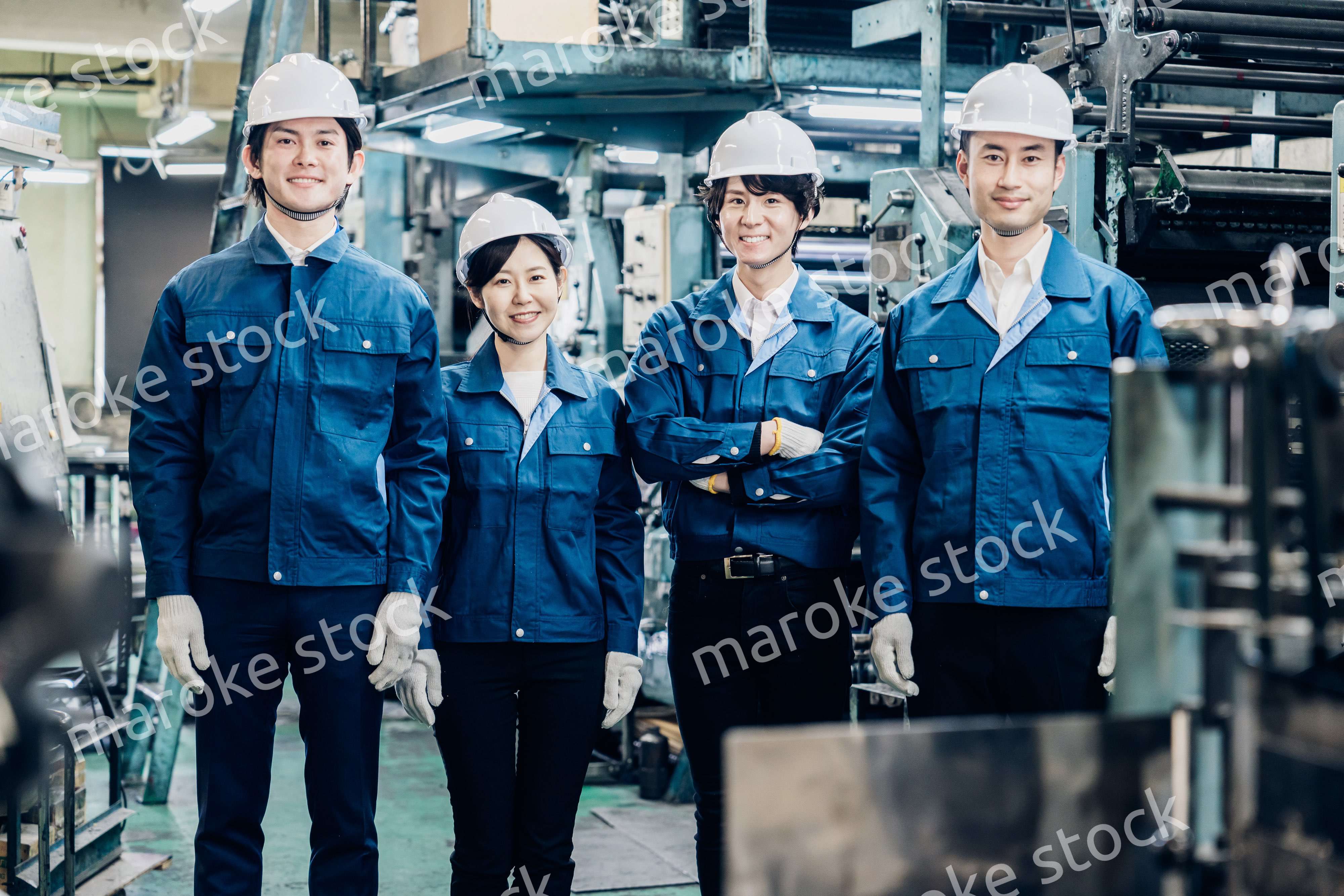 工場労働者の集合写真