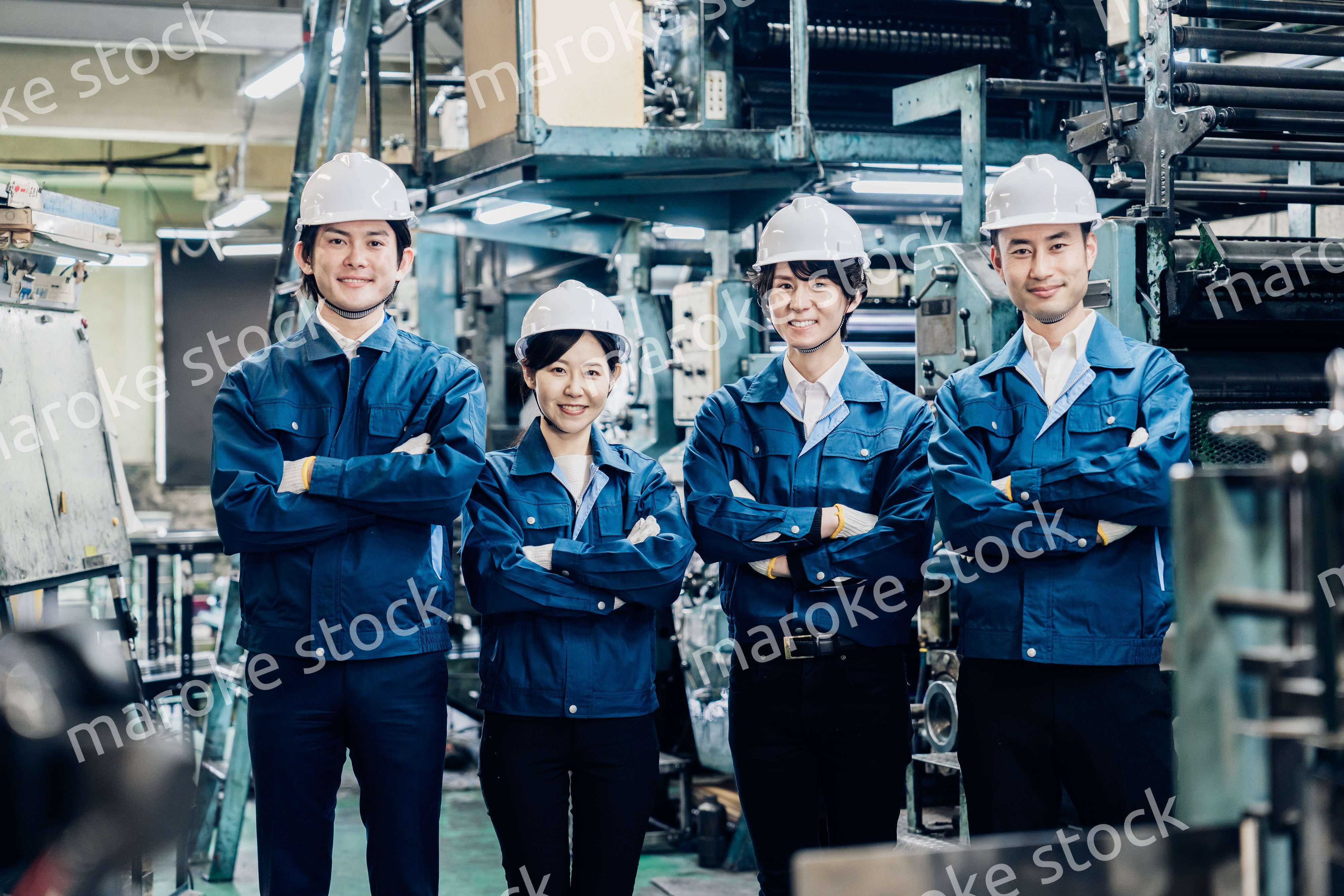 工場労働者の集合写真