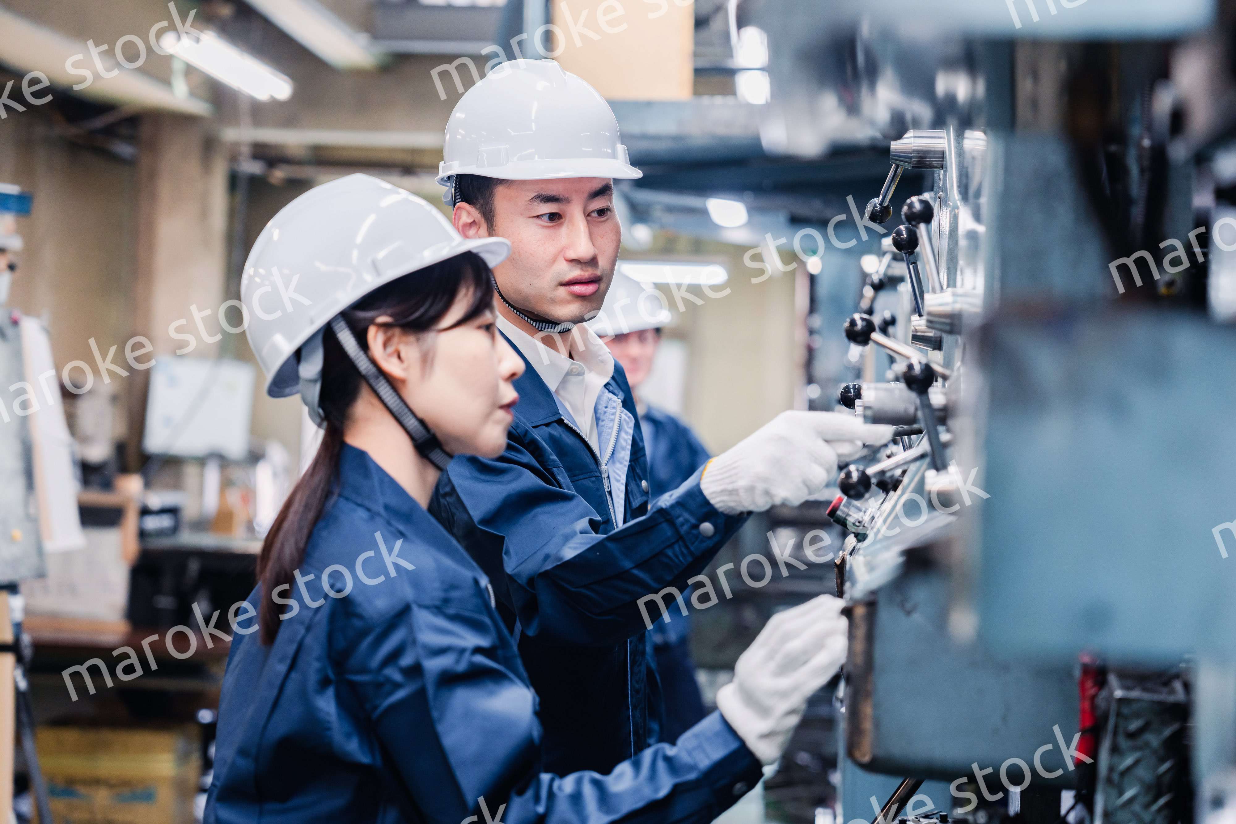 発電所で働くスタッフ